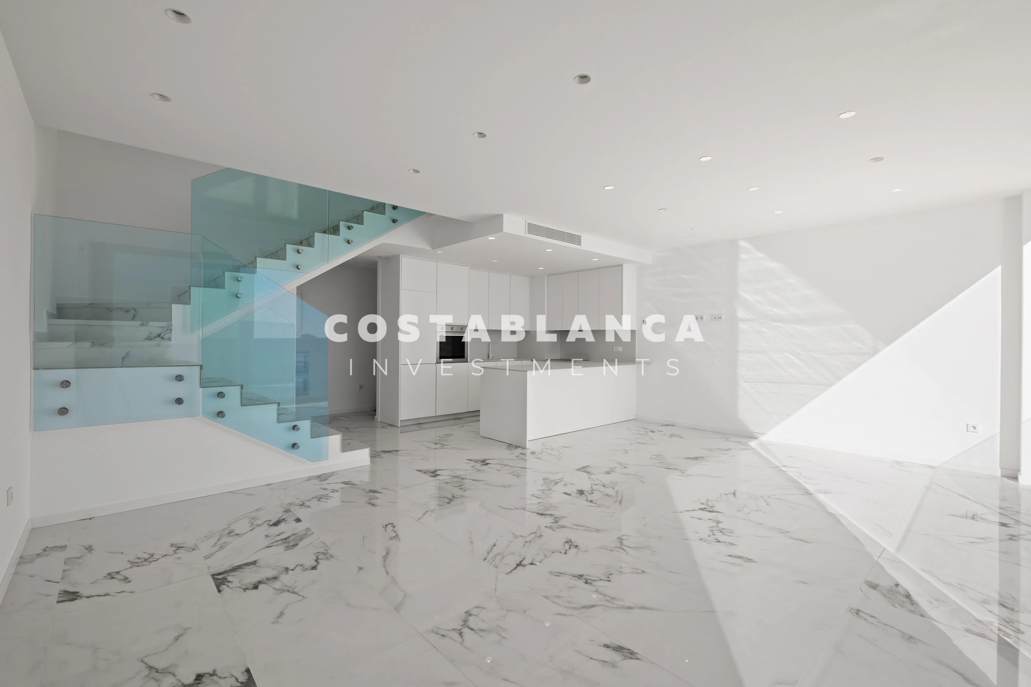 Exceptional First Line Penthouse with Panoramic Sea Views in Villajoyosa