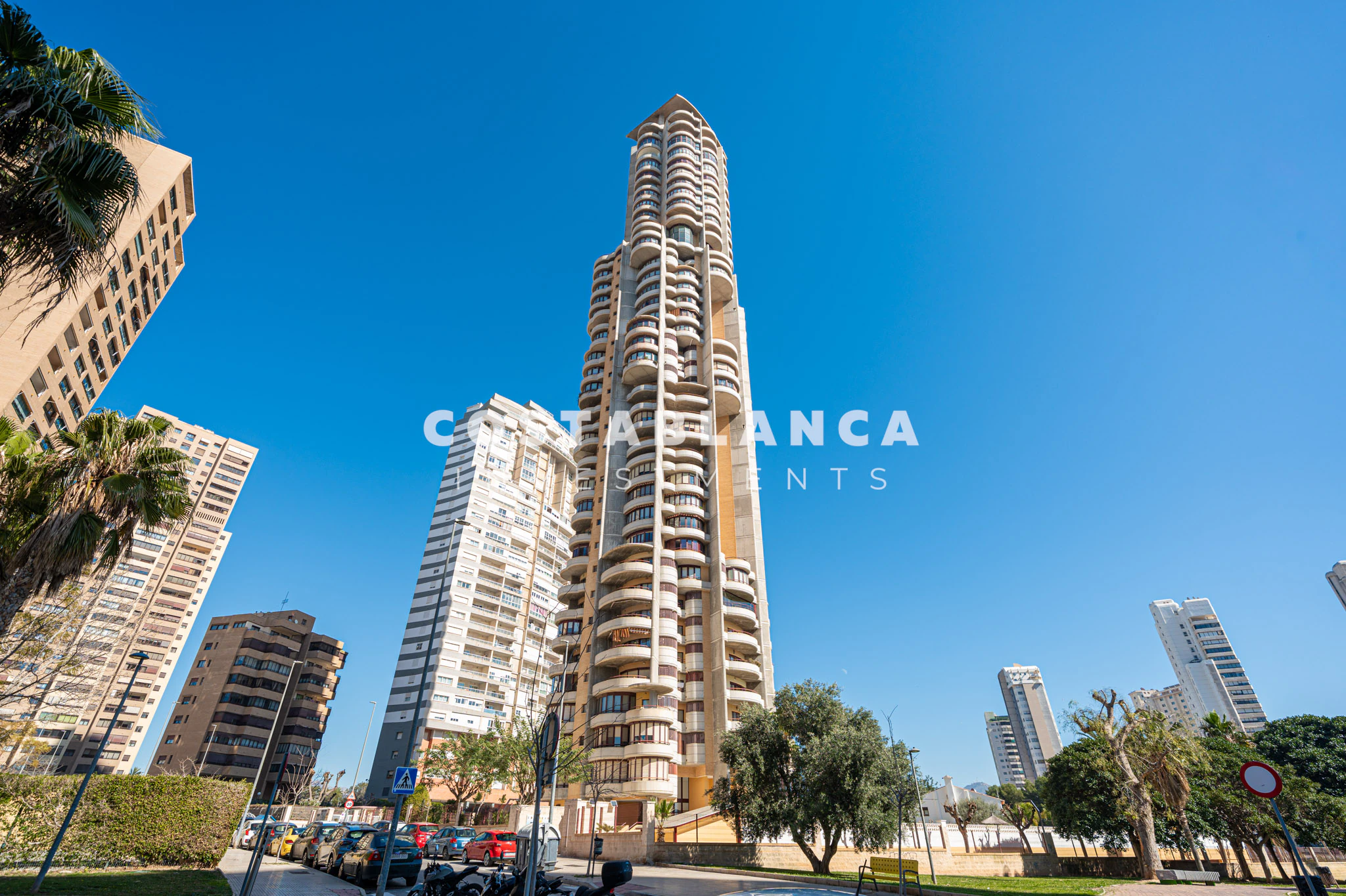 Apartment for Sale Entire 38th Floor of the Iconic Negurigane Building for sale in Benidorm