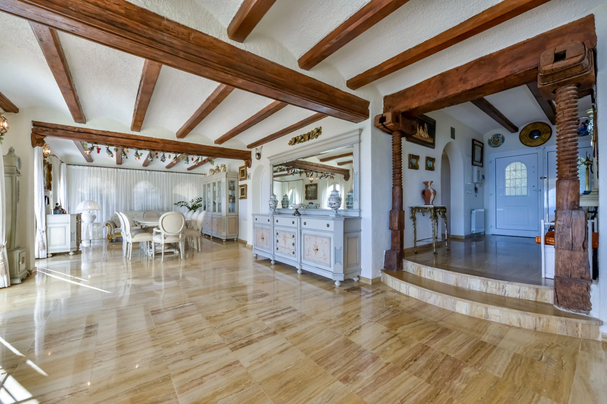 ELEGANCKA WILLA W STYLU HISZPAŃSKIM NA SPRZEDAŻ W ALTEA Z PANORAMICZNYM WIDOKIEM NA MORZE I APARTAMENTEM DLA GOŚCI W MASCARAT