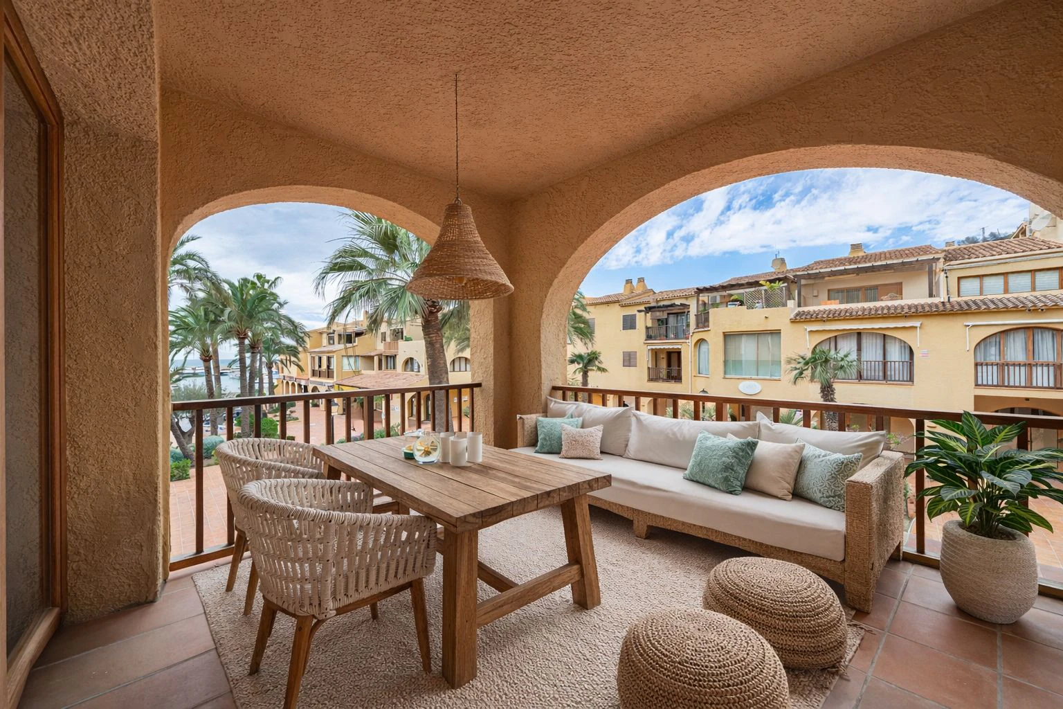 Apartamento reformado con vistas al mar en el puerto de Mascarat, Altea