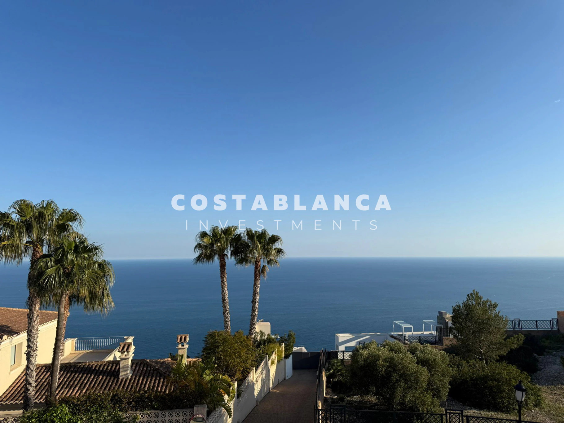 Une villa au style de vie unique avec vue sur la mer et les montagnes à Altea Hills