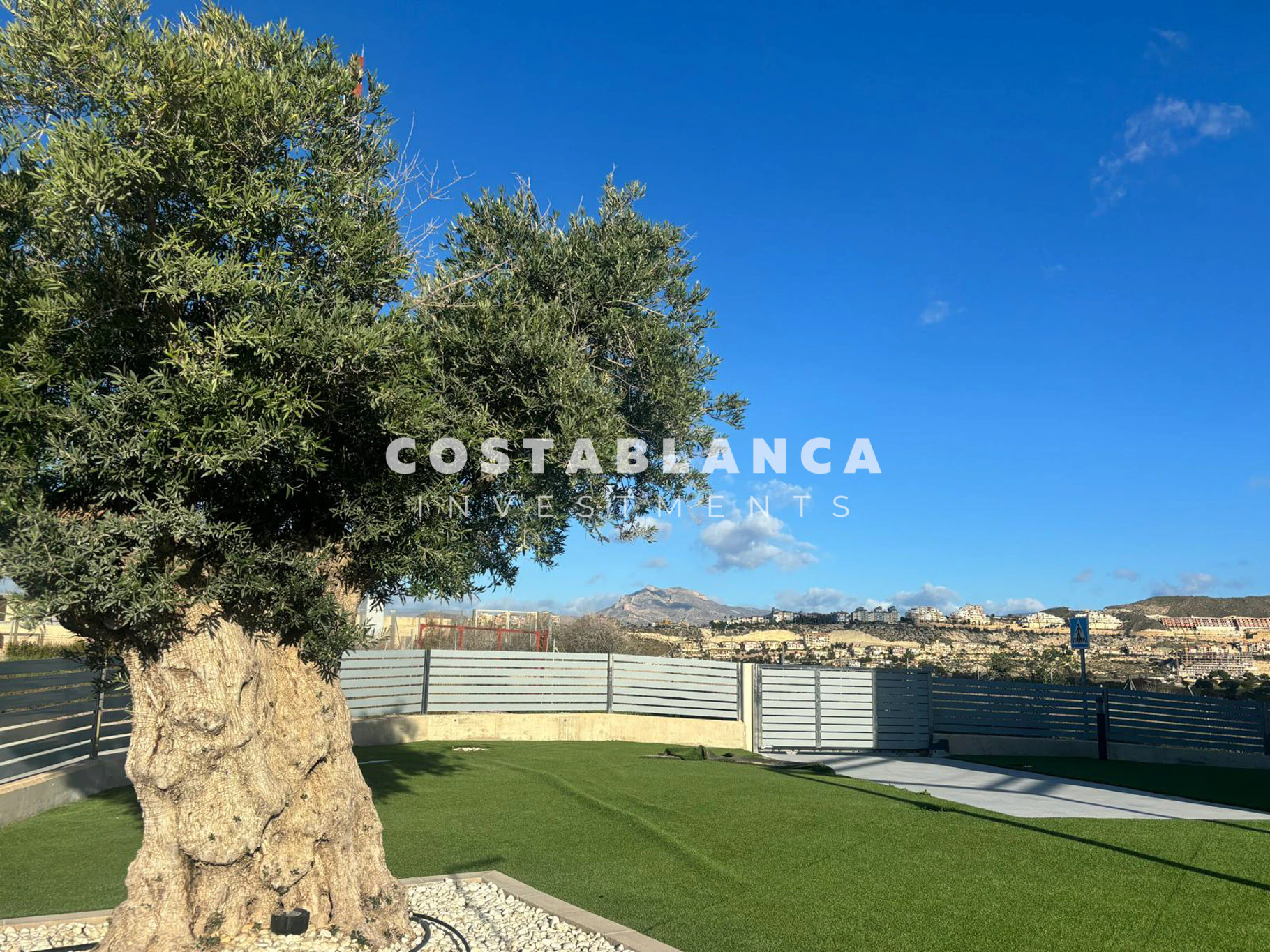 Modern Mediterranean Villa with Solarium and Open Sea Views for sale in Alicante