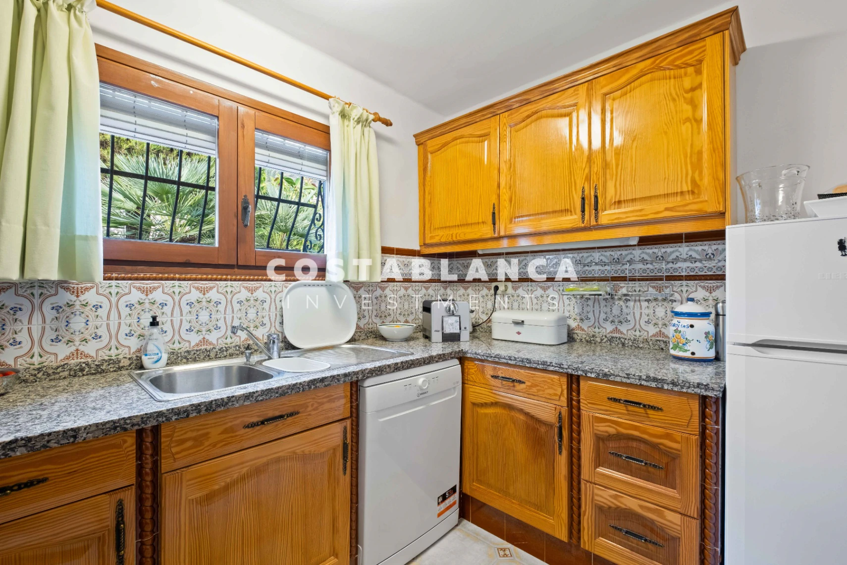 Ruime villa met gastenappartement, uitzicht op zee te koop in Calpe