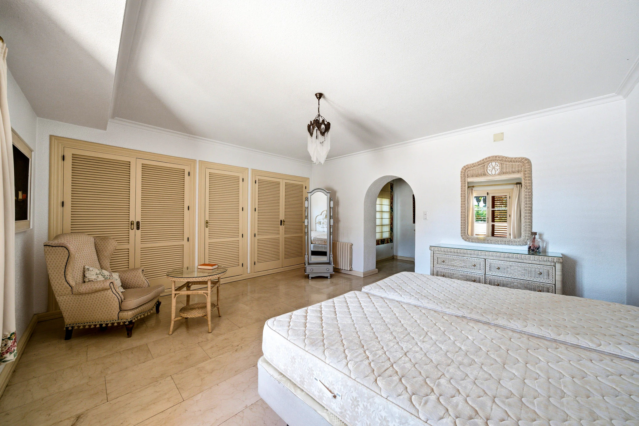 Exclusive Mediterranean Estate with Vineyards and Lakes for sale in Novelda