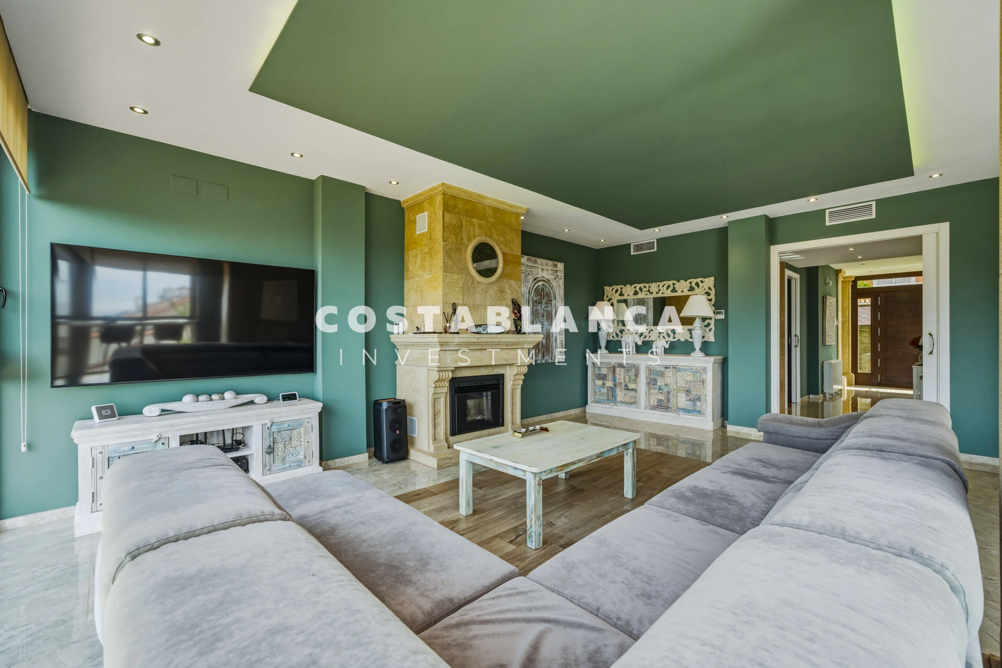 Premium Villa with 5 Bedrooms, Pool and Sea Views for sale in La Nucia