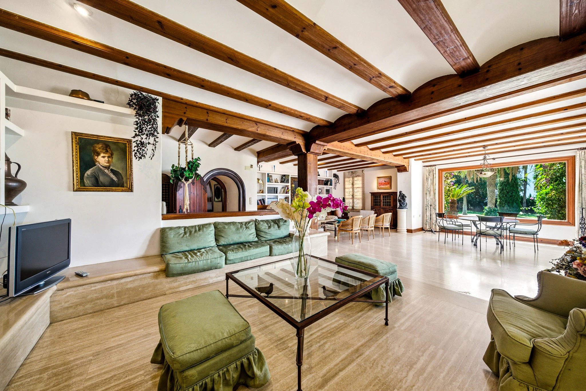 Exclusive Mediterranean Estate with Vineyards and Lakes for sale in Novelda