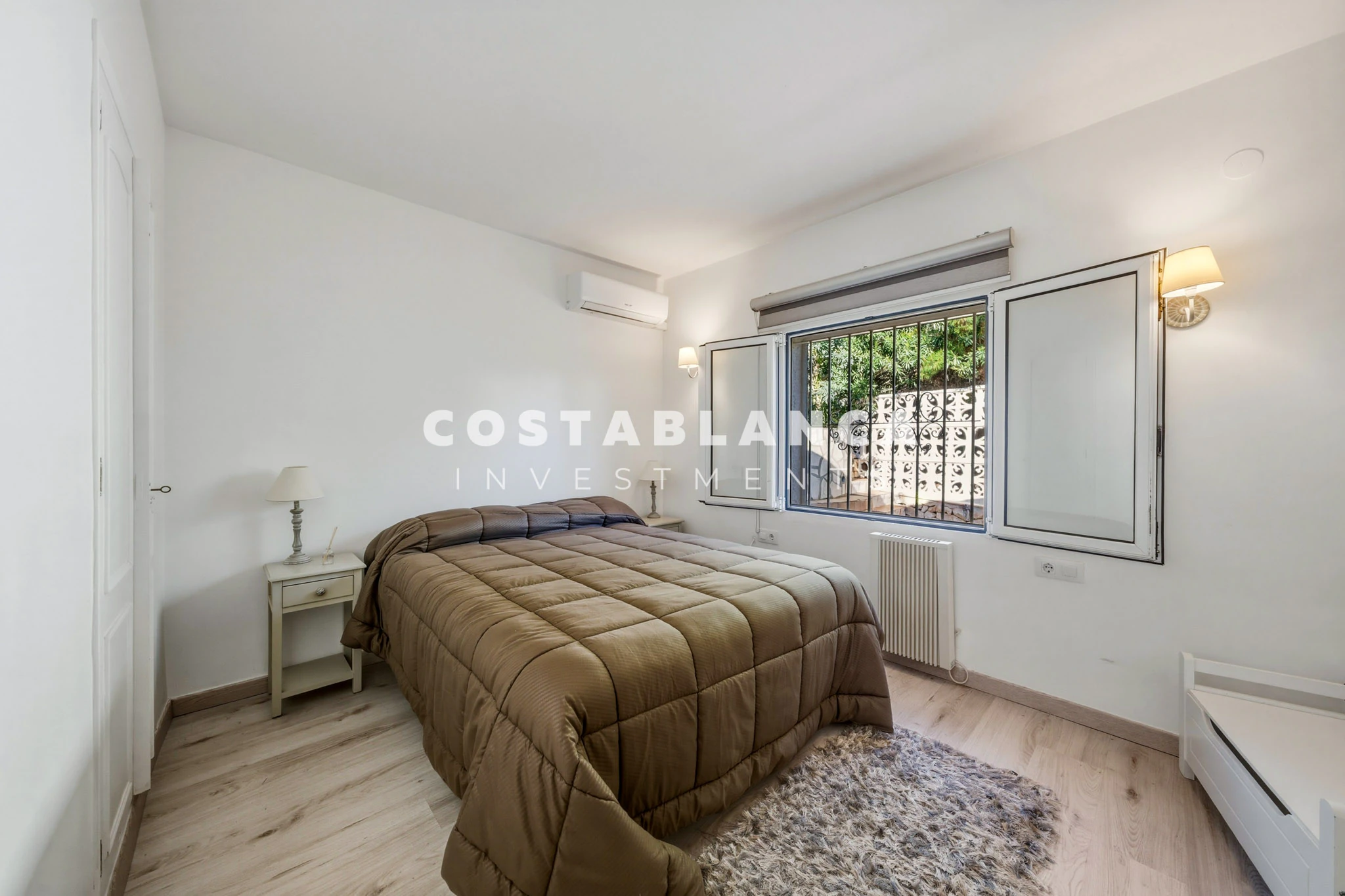 Villa Mediterránea con Vistas Icónicas al Peñón de Ifach y Piscina Privada en venta en Calpe.