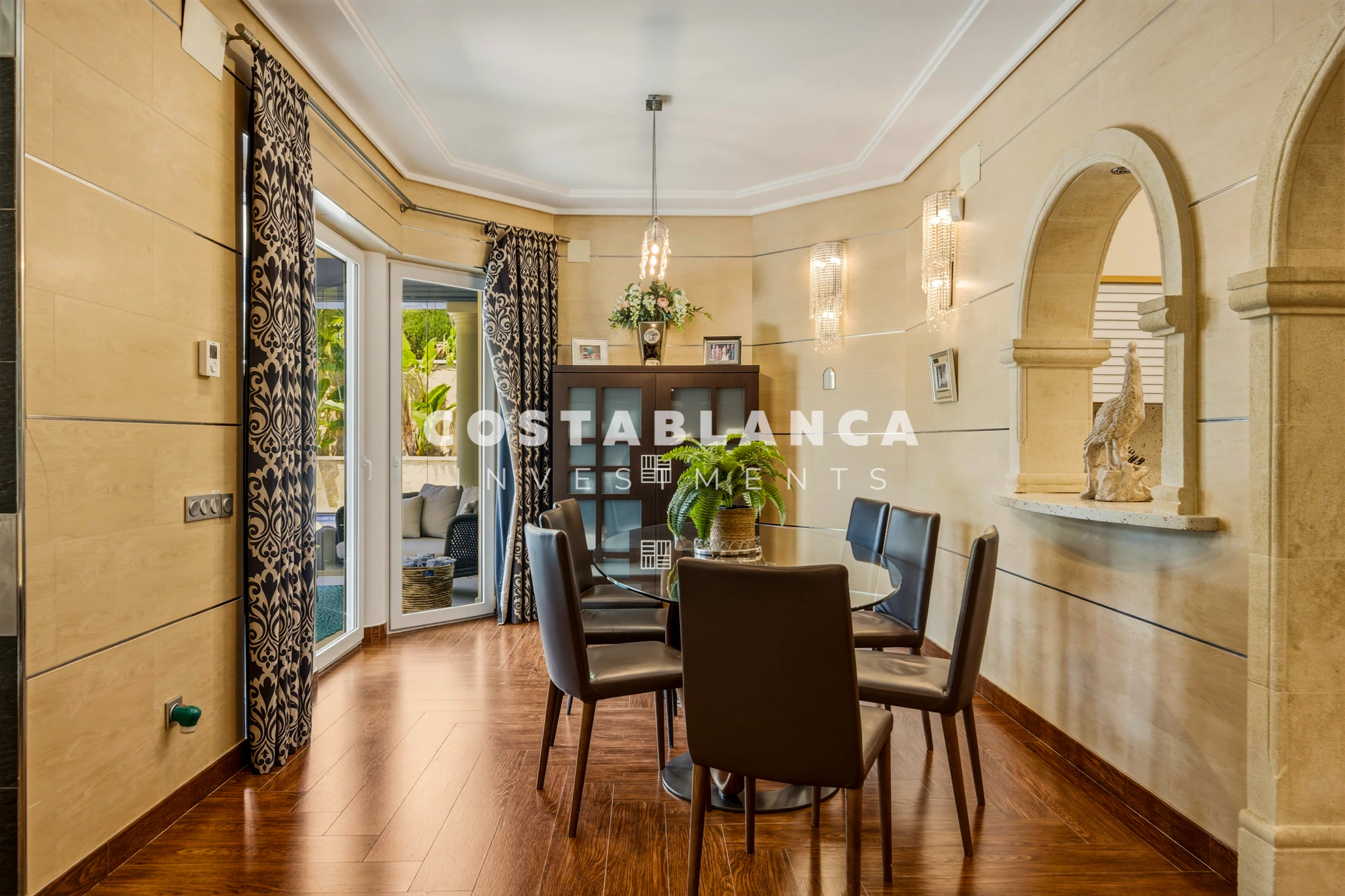 Hermosa Villa en Calpe con Piscina y vistas a la Montaña