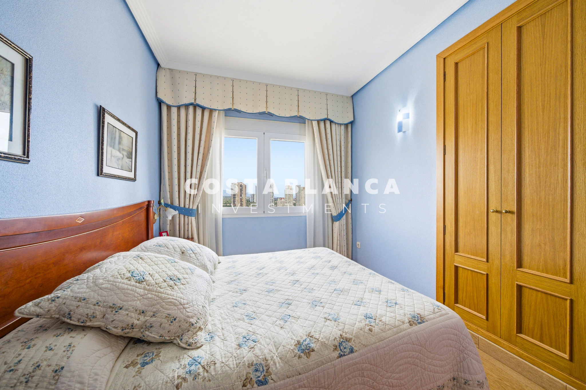 Espectacular apartamento en la vigésima planta en Poniente con vistas panorámicas al mar en venta en Benidorm.