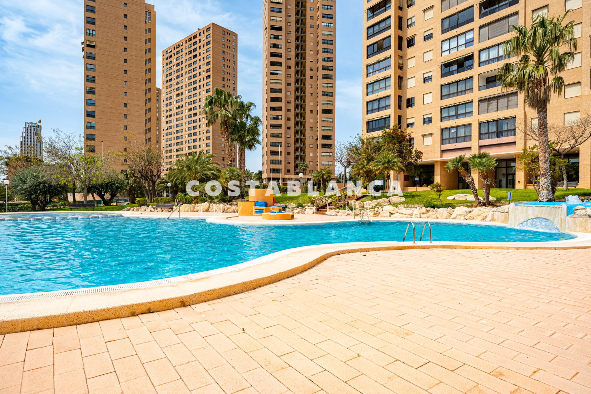 Espectacular apartamento en la vigésima planta en Poniente con vistas panorámicas al mar en venta en Benidorm.