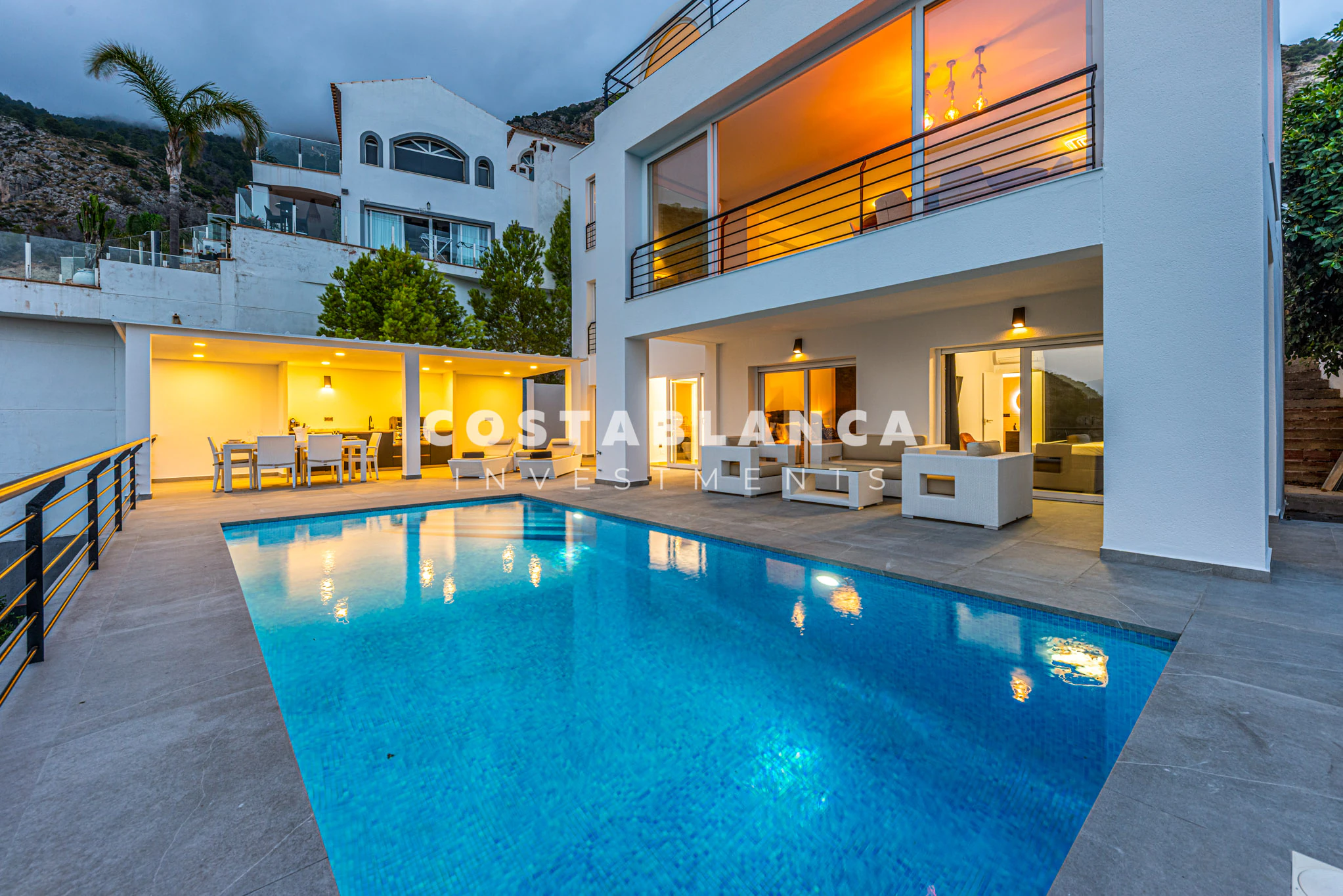 Designer Villa met Infinity Uitzichten over de Costa Blanca Te Koop In Altea Hills