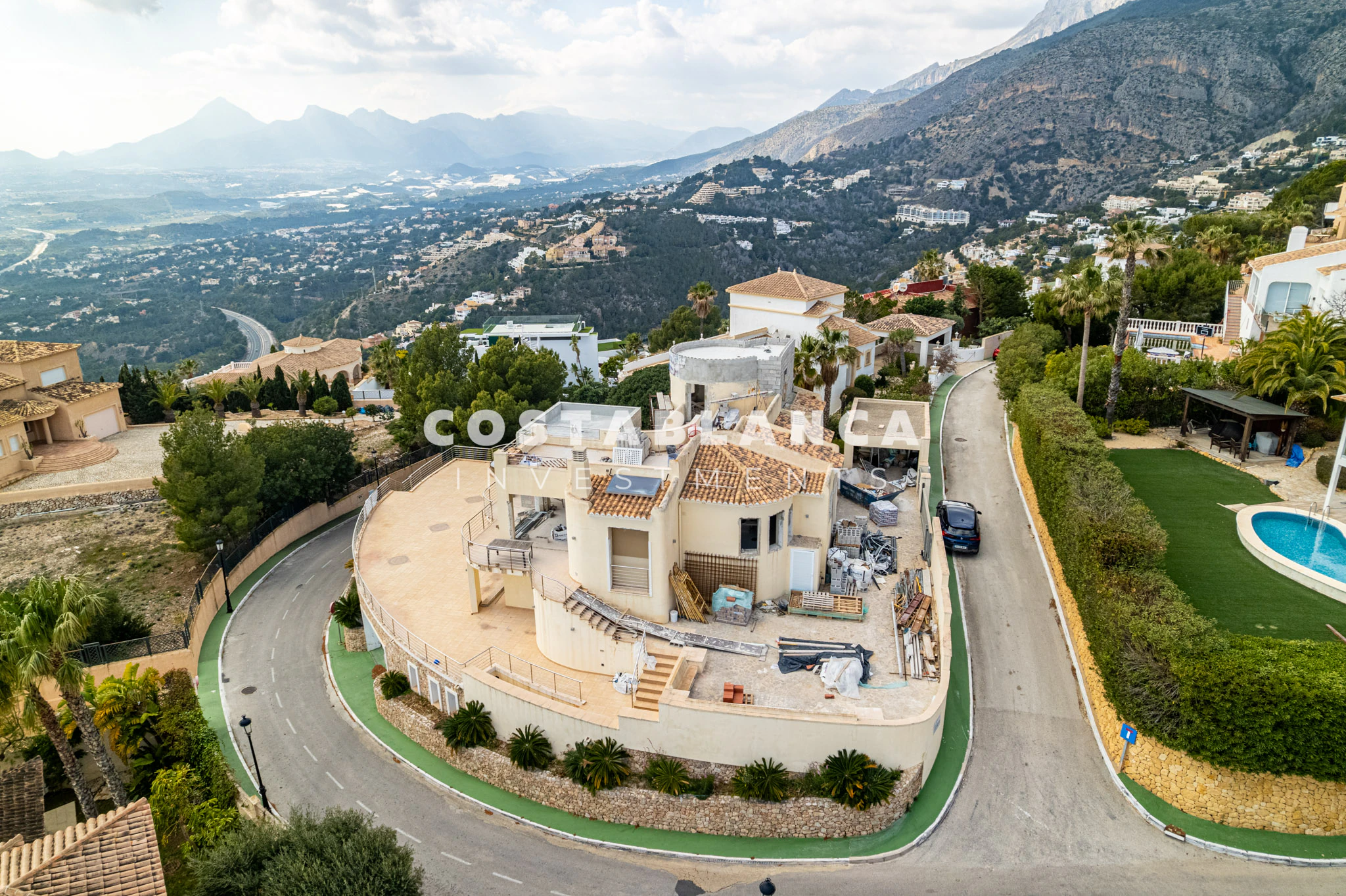 Une villa au style de vie unique avec vue sur la mer et les montagnes à Altea Hills