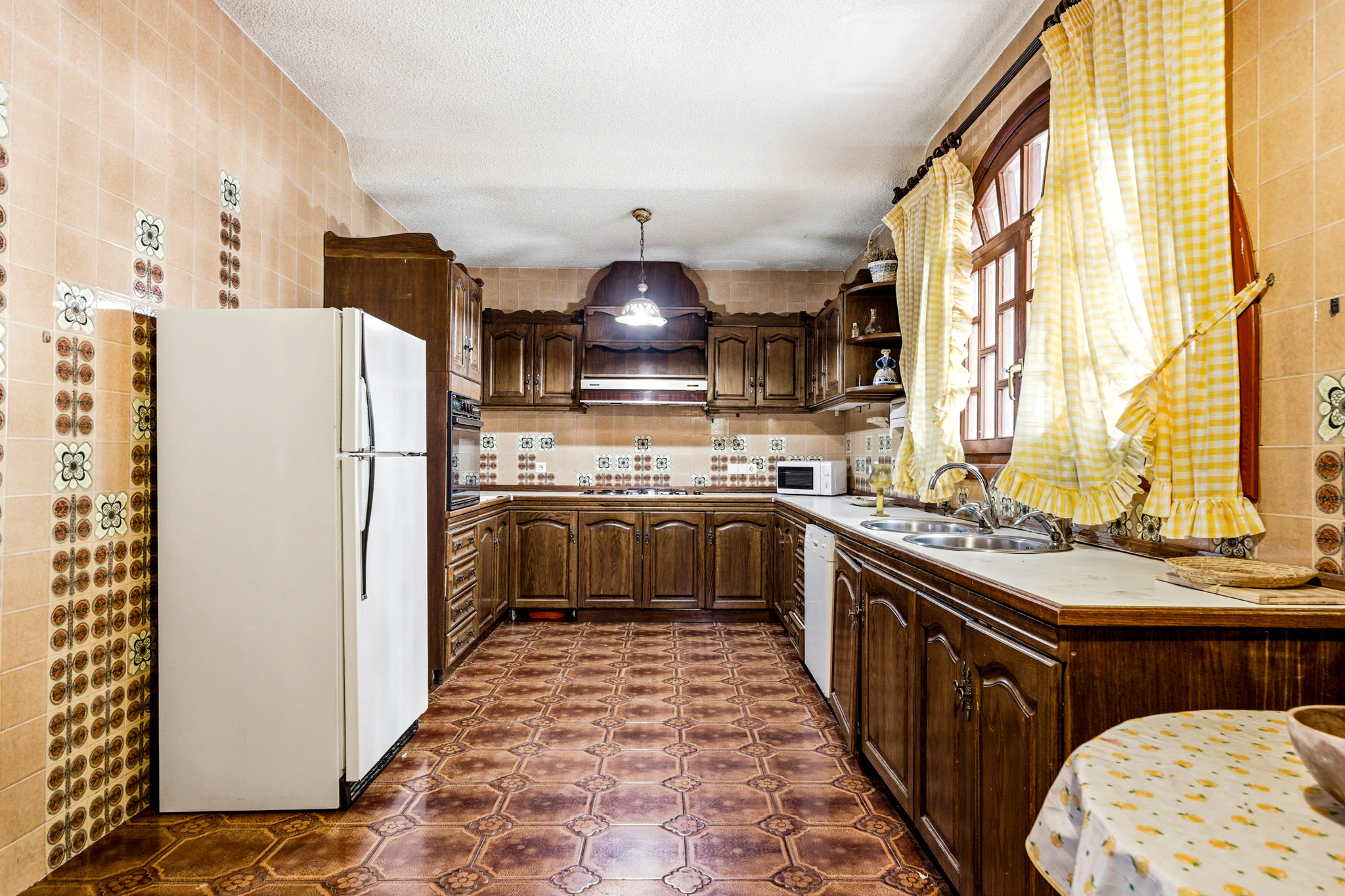 Exclusive Mediterranean Estate with Vineyards and Lakes for sale in Novelda