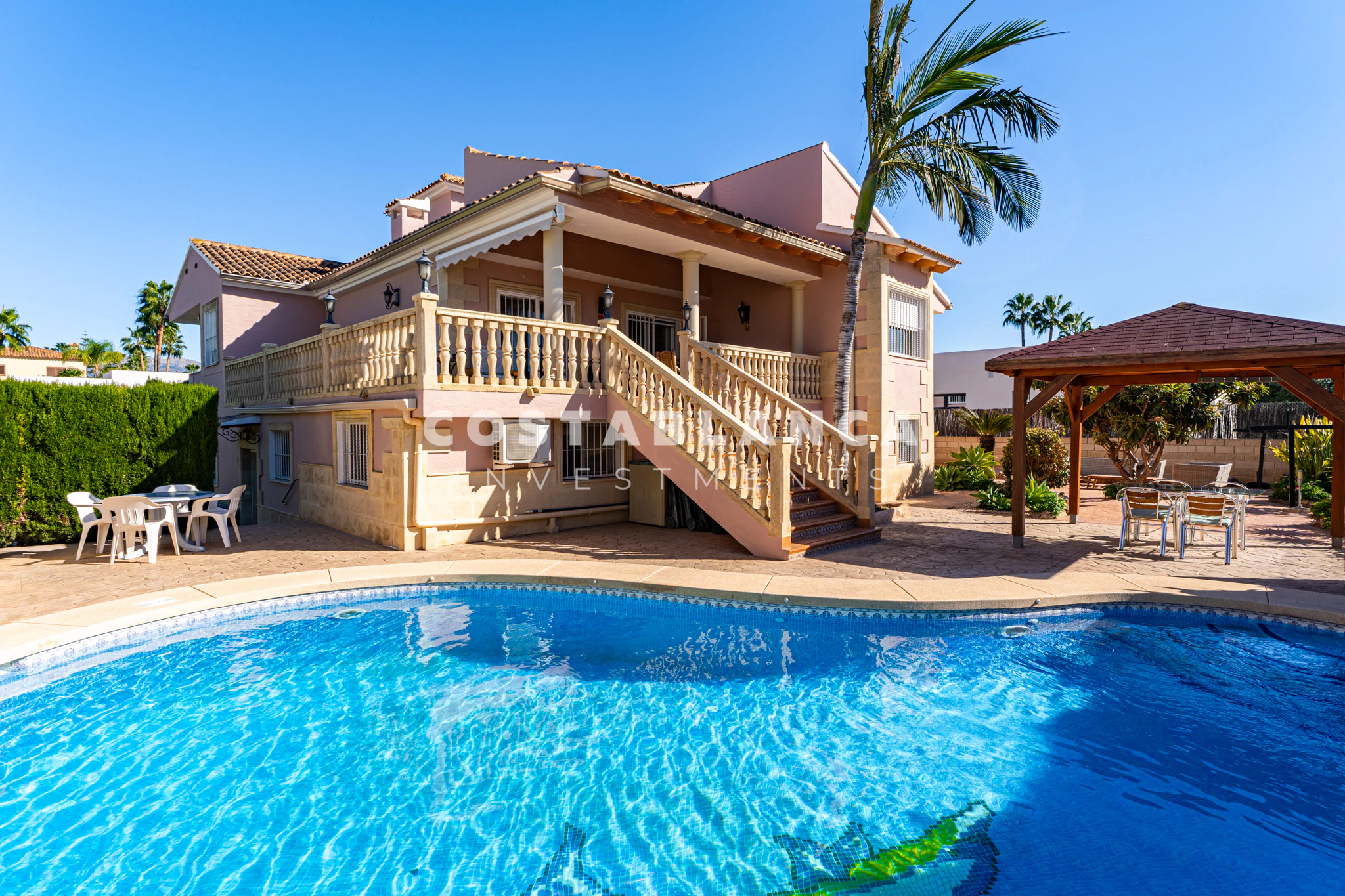 Large Family Villa with Pool, Mountain Views and Guest Apartment for sale in Alfaz Del Pi