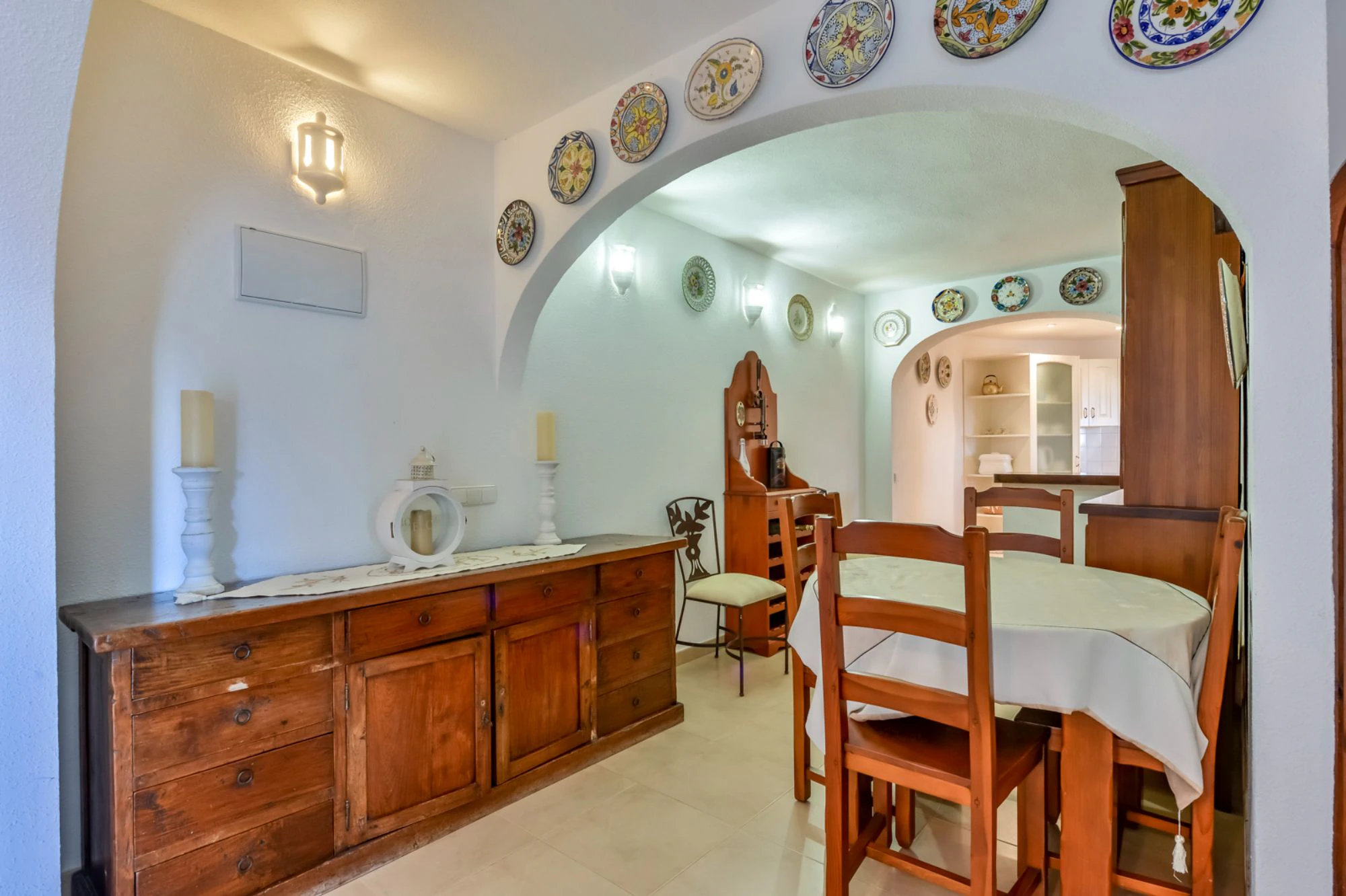 ELEGANCKA WILLA W STYLU HISZPAŃSKIM NA SPRZEDAŻ W ALTEA Z PANORAMICZNYM WIDOKIEM NA MORZE I APARTAMENTEM DLA GOŚCI W MASCARAT