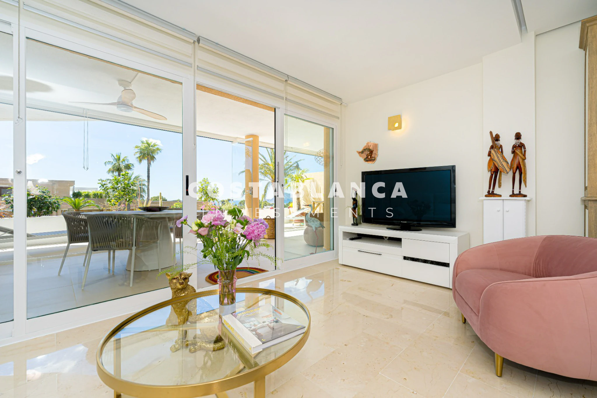 Amplio Apartamento Esquinero con Vistas al Mar y a la Montaña en Venta en Altea La Nova
