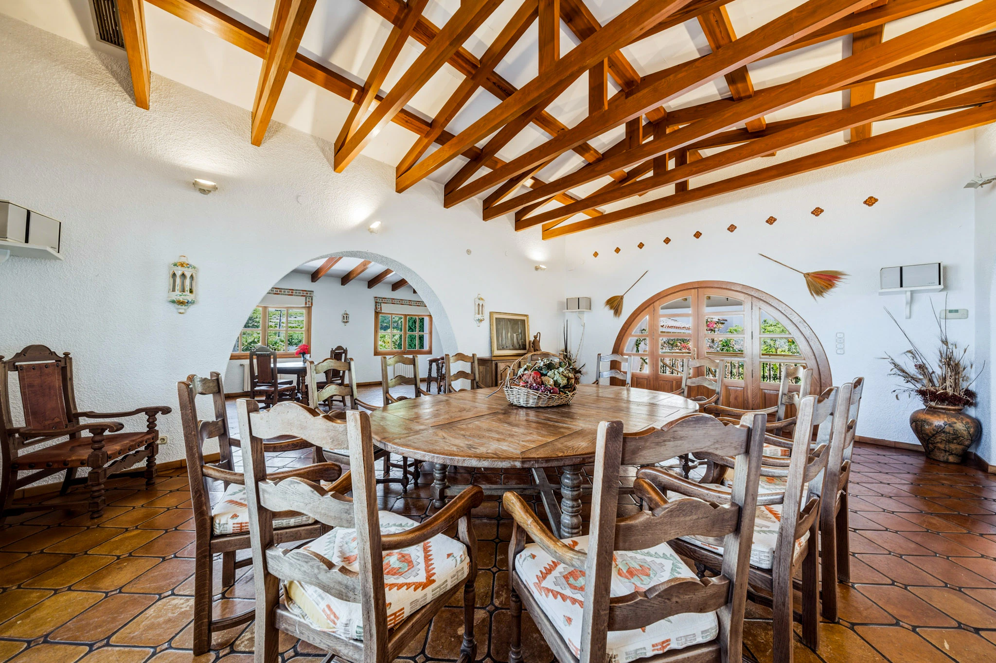 Exclusive Mediterranean Estate with Vineyards and Lakes for sale in Novelda