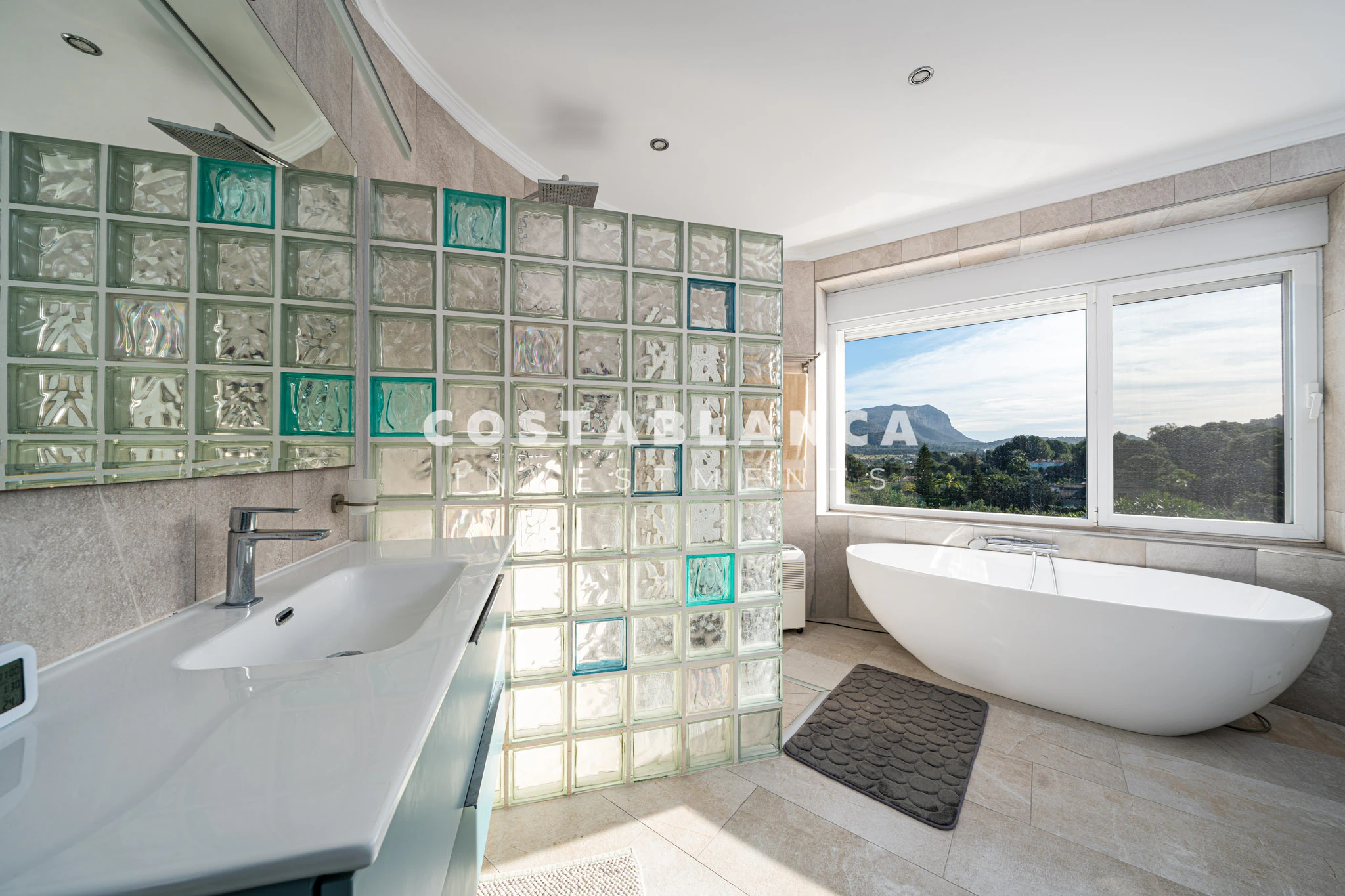 Fully Modernized Luxury Villa with Guest Apartment and Solar Energy for sale in Denia