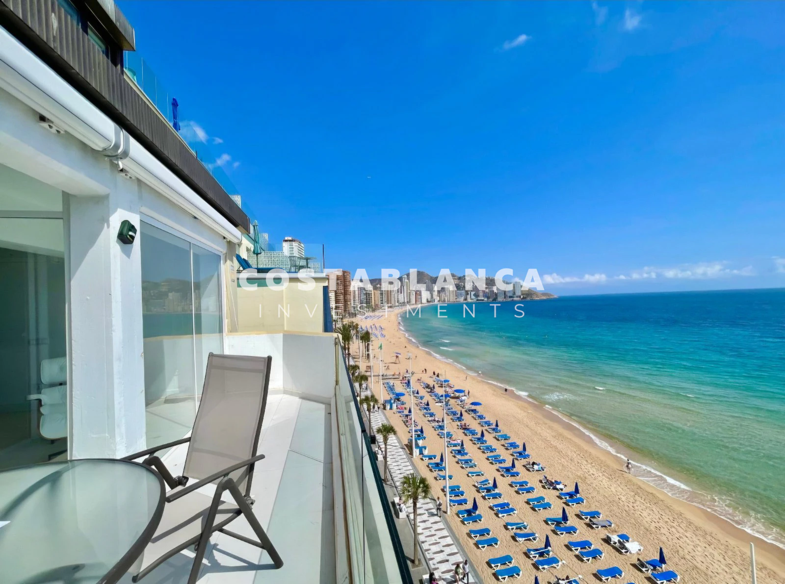 Penthouse na linii frontowej z panoramicznym widokiem na morze na sprzedaż w Benidorm