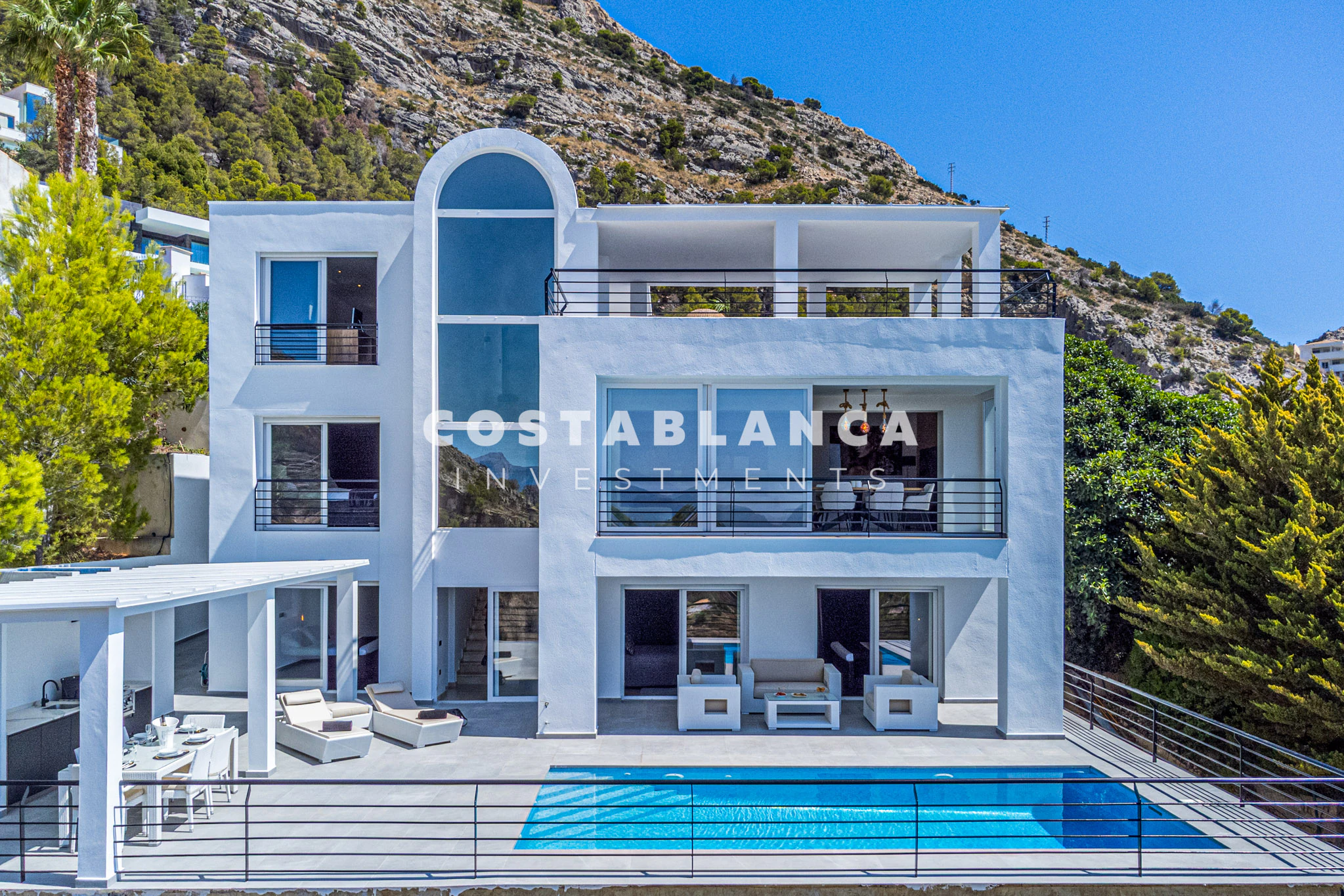 Designer Villa met Infinity Uitzichten over de Costa Blanca Te Koop In Altea Hills