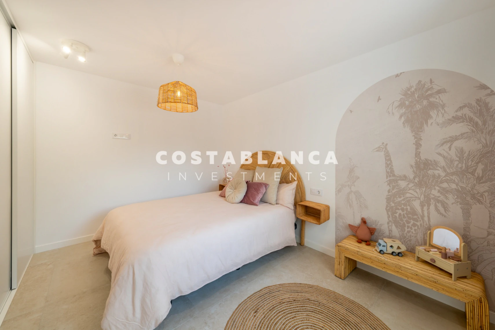 Moderne Ibiza Villa met Privé Zwembad en Dakterras in Altea