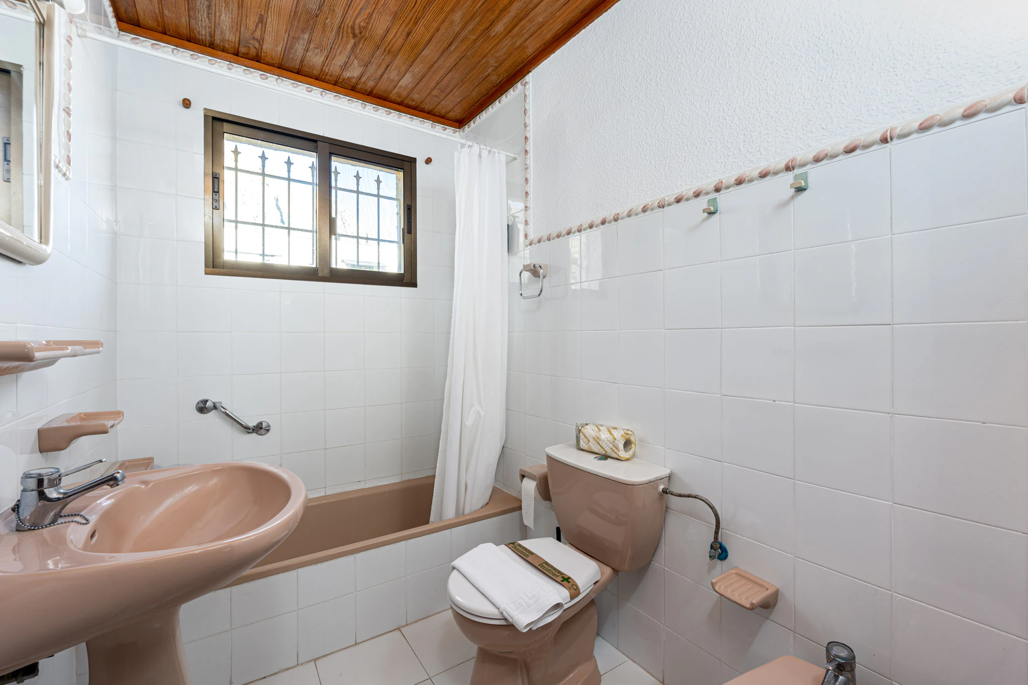 Spacious Villa With Sports Areas, Guest Apartment for sale in Polop