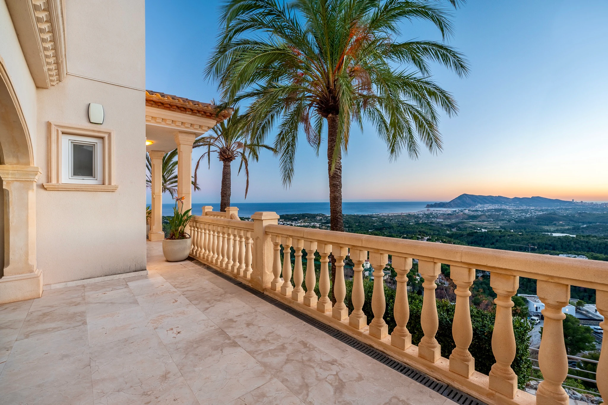 Luxe villa met 7 slaapkamers te koop in Altea met panoramisch uitzicht