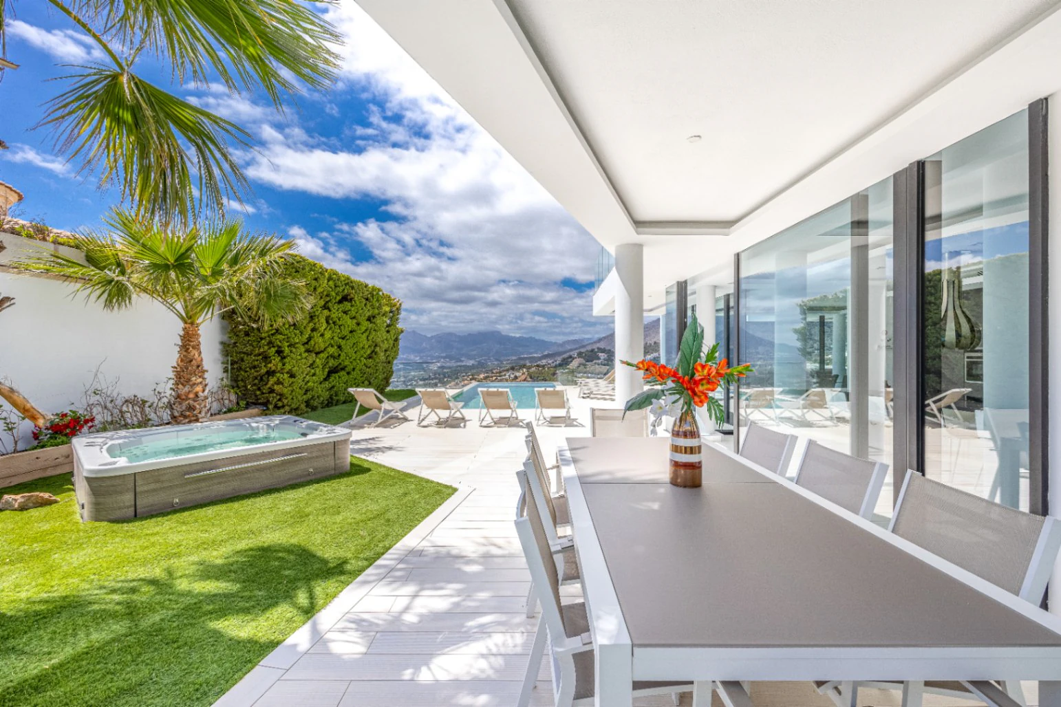 Modern Villa with Infinity Pool for Sale in Altea Hills