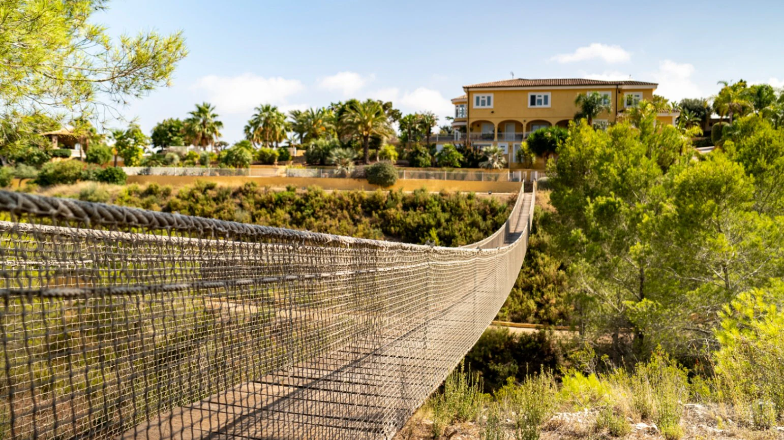 Luxury Villa with Plot 32000m2 for Sale in la Nucia