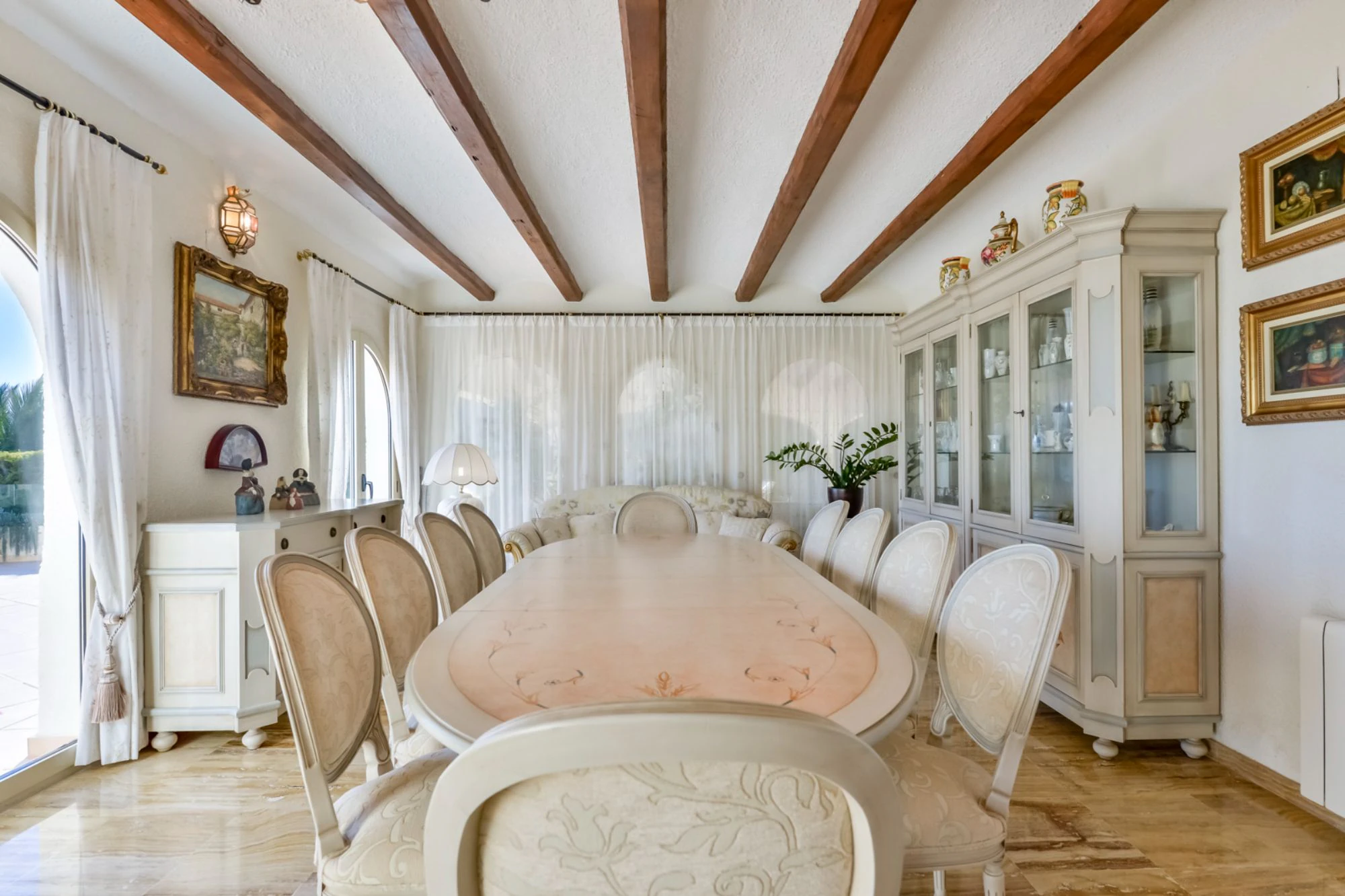 ELEGANCKA WILLA W STYLU HISZPAŃSKIM NA SPRZEDAŻ W ALTEA Z PANORAMICZNYM WIDOKIEM NA MORZE I APARTAMENTEM DLA GOŚCI W MASCARAT