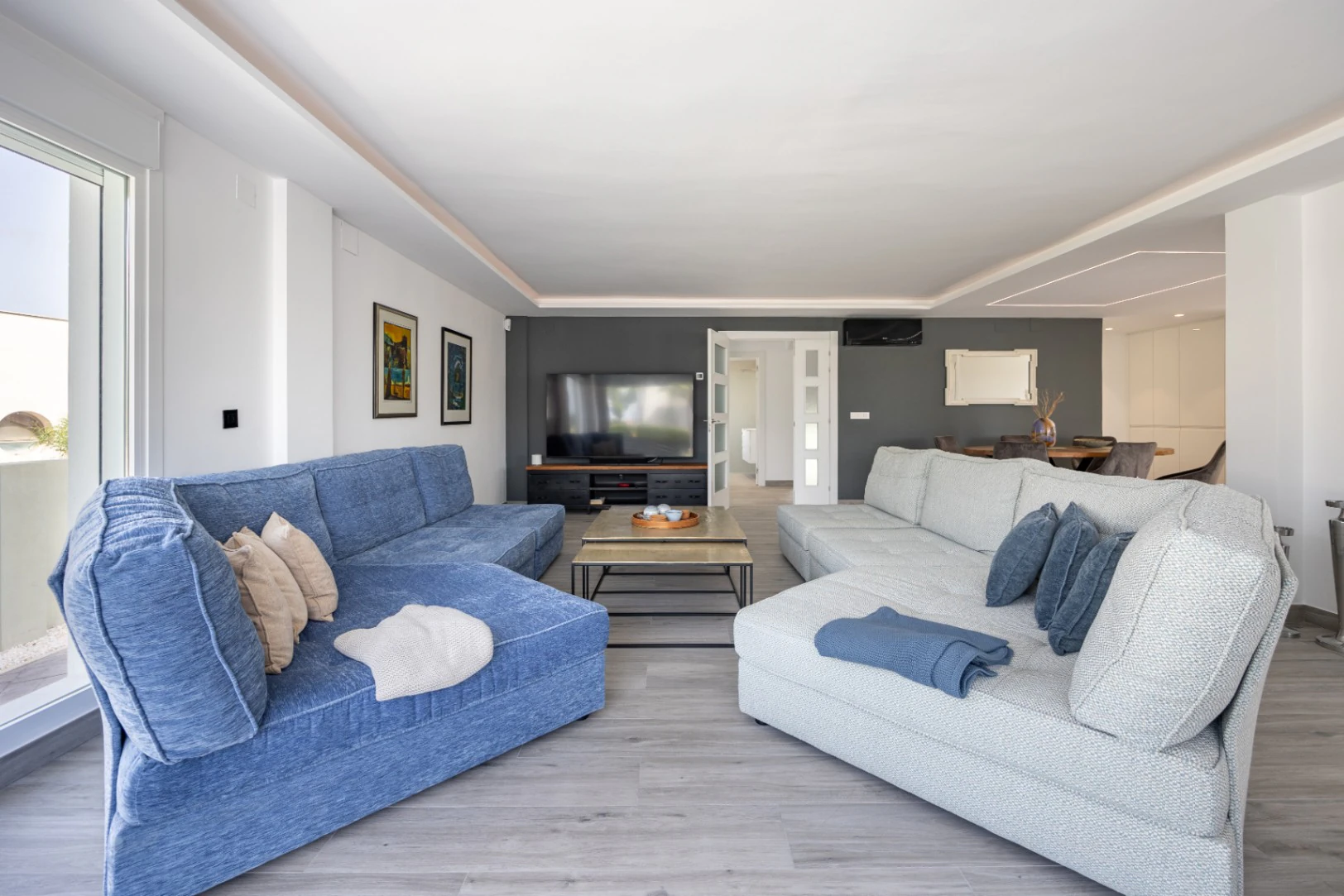 Moderne mediterrane Villa mit Pool, Garten und überdachtem Parkplatz zu verkaufen in Alfaz del Pi