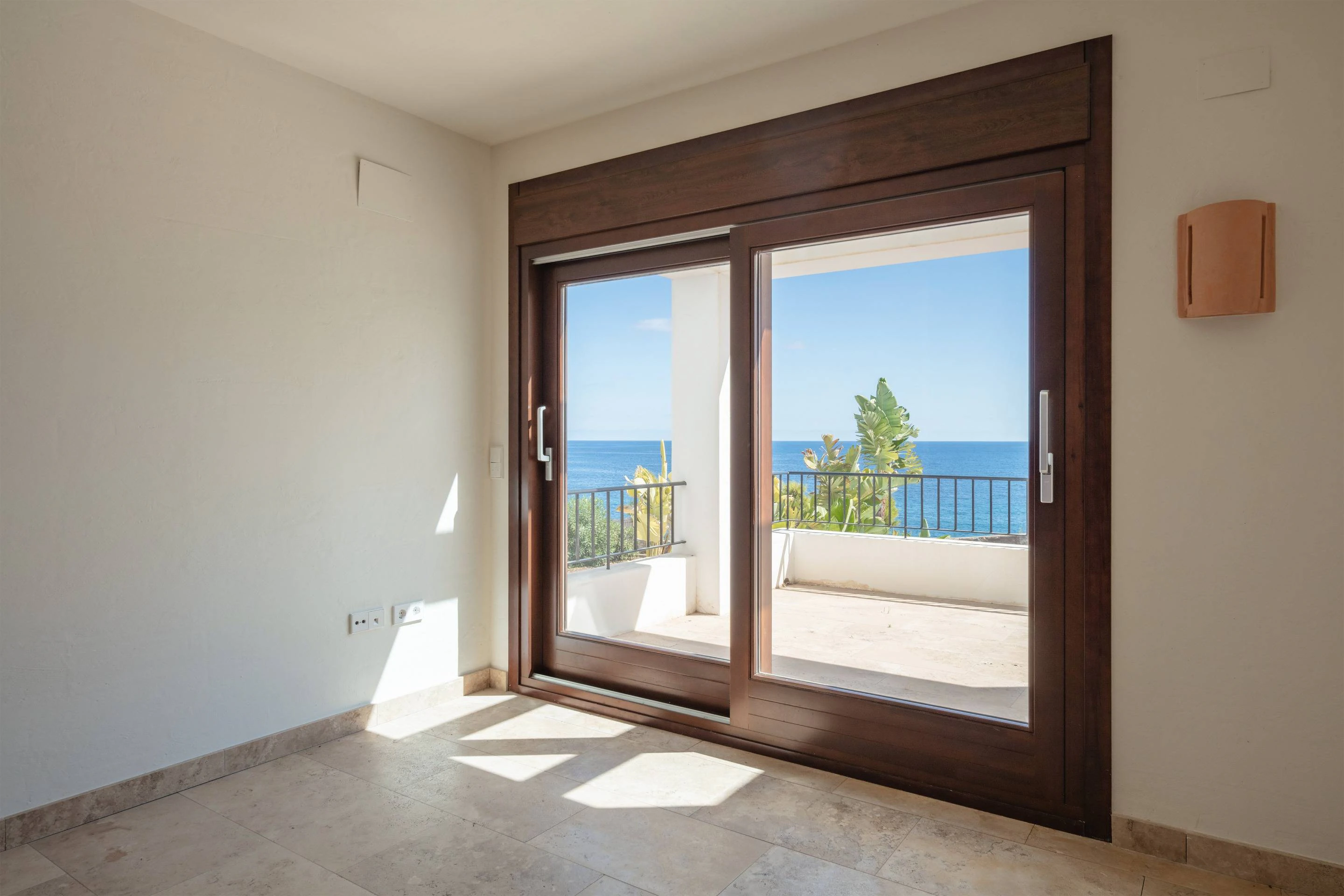 Villa Andrago Residencia Contemporánea Mediterránea en Primera Línea a la Venta en Moraira
