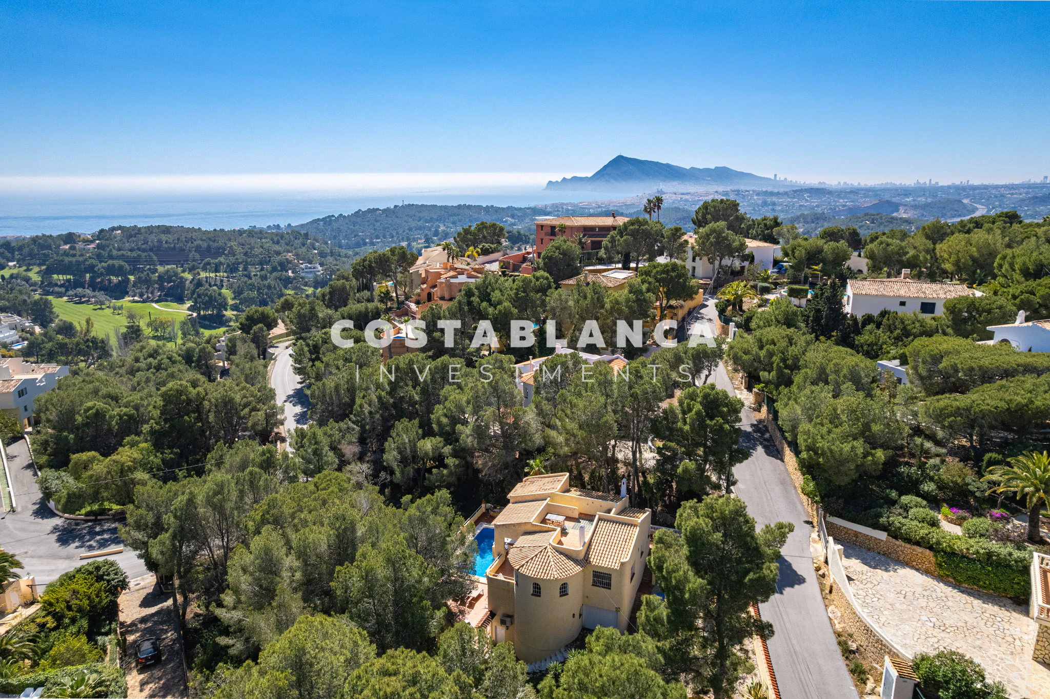 Villa privée avec vue sur la mer sur un terrain de 2 120 m2 à vendre à Altea