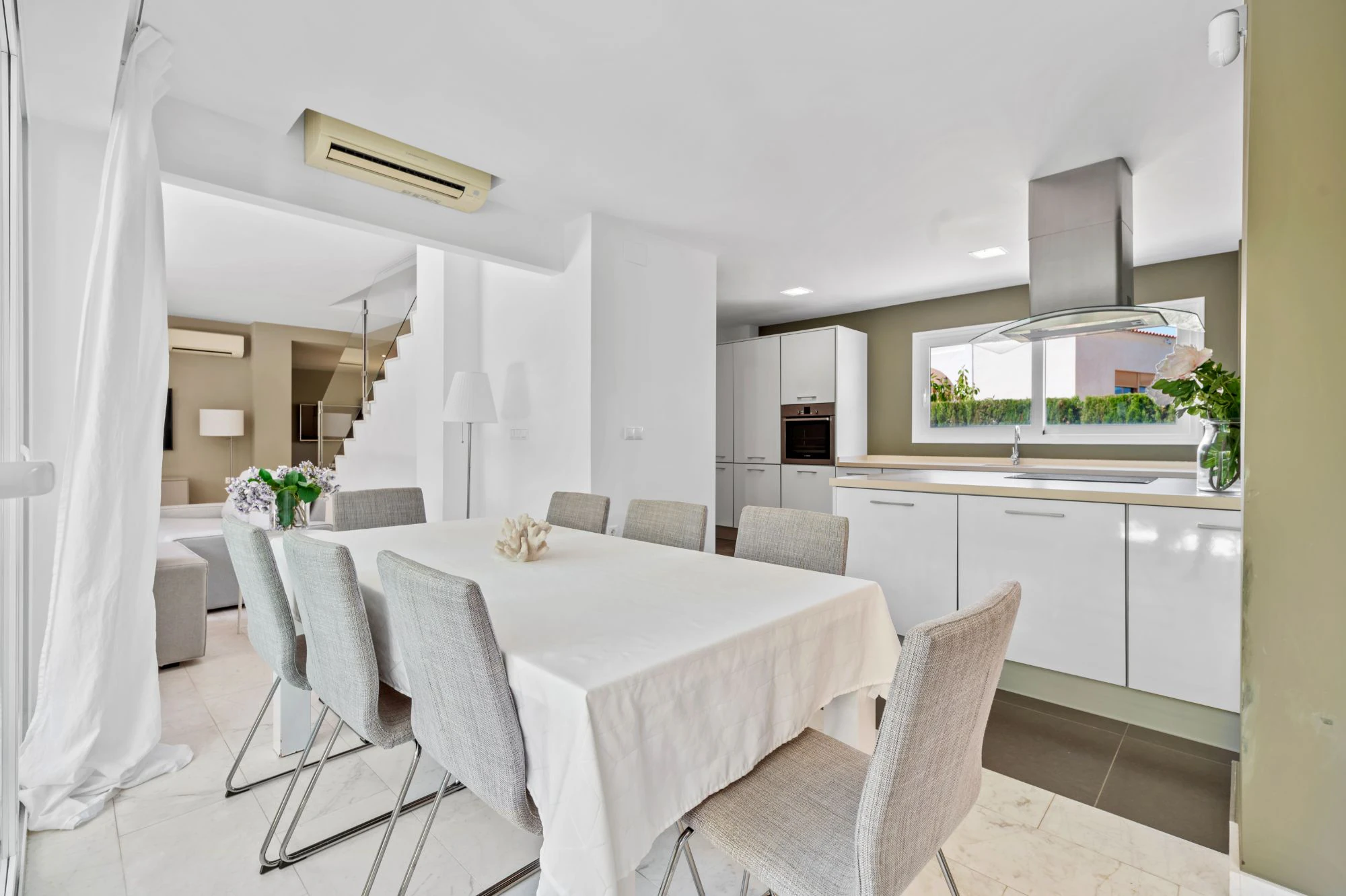 Elegant 4-Bedroom Villa for Sale in in Albir – Prime Location with Mountain Views