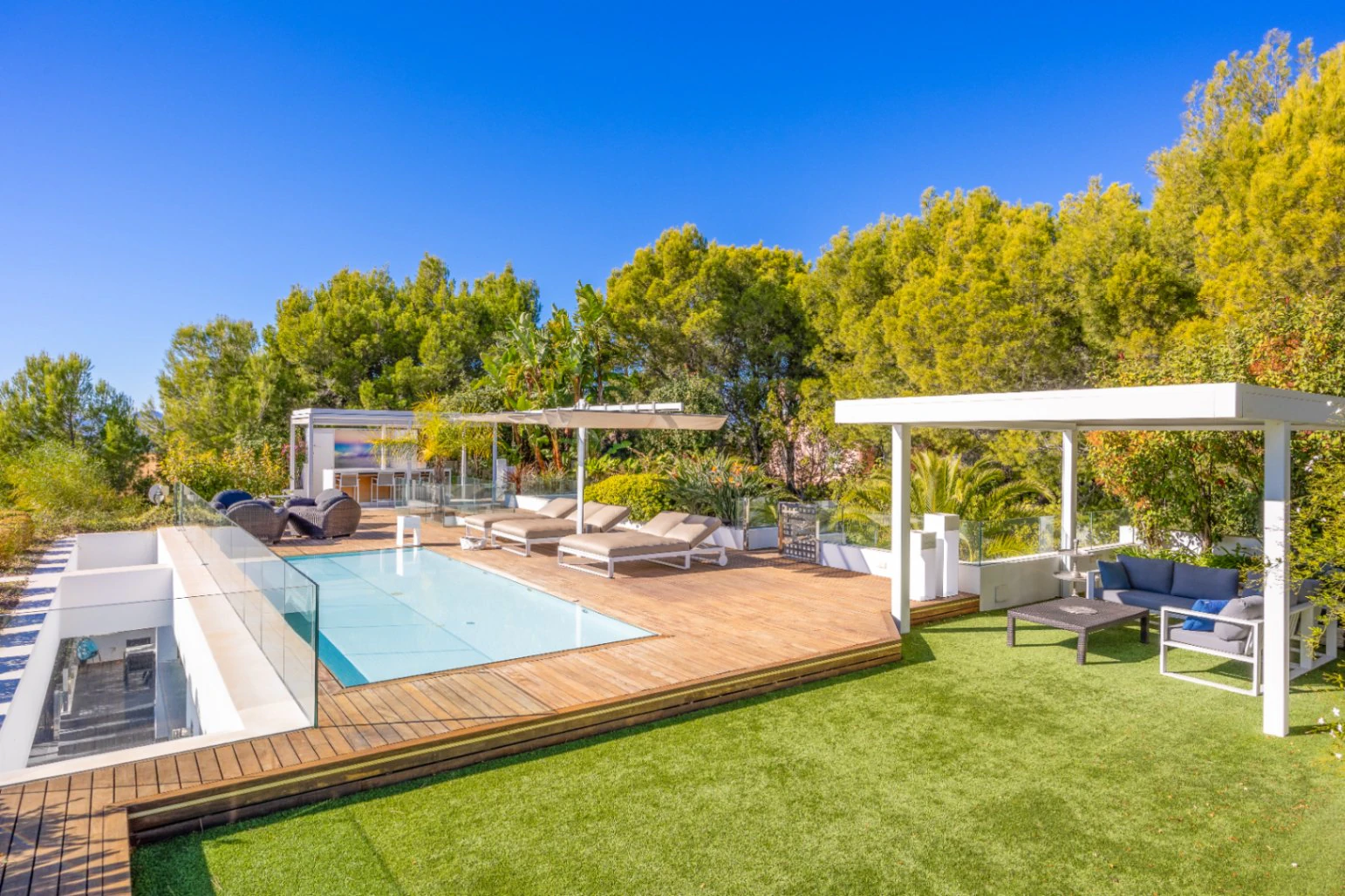 Exclusive Villa in Altea La Vella with a Roof deck and sea Views for sale