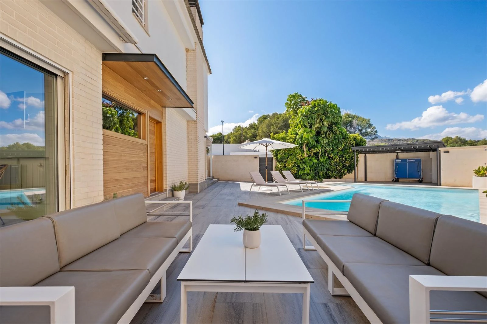 Modern Villa for Sale in Alfaz Del Pi With Private Swimming Pool