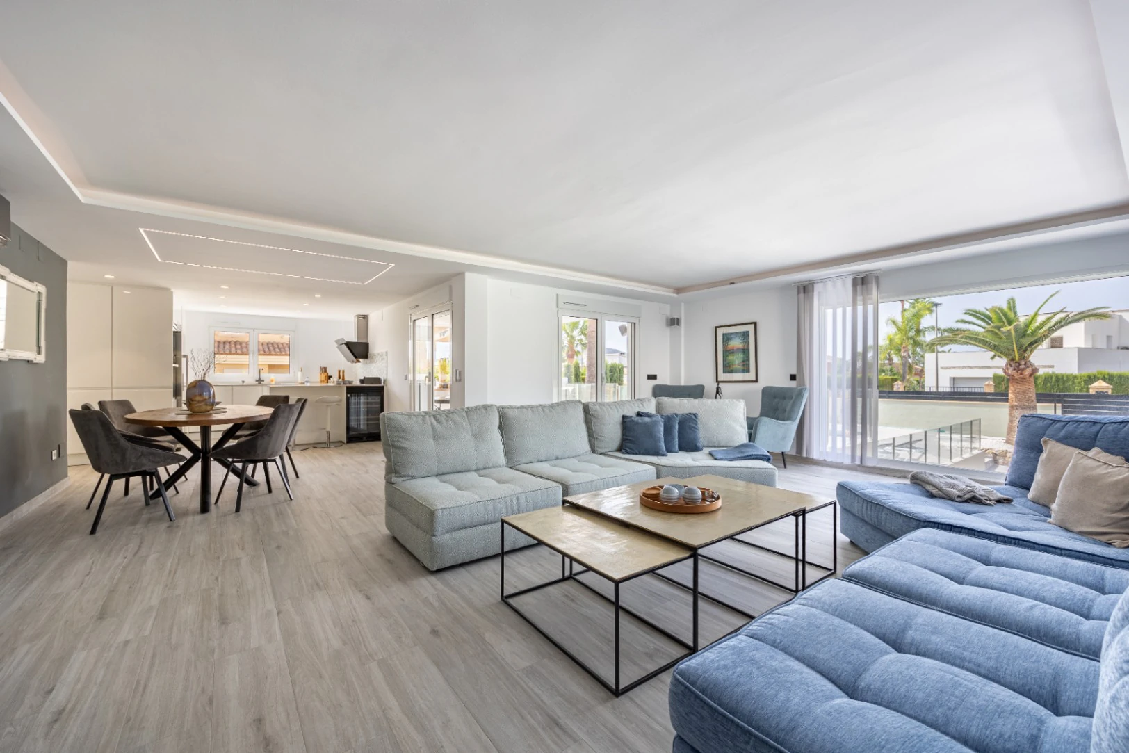 Moderne mediterrane Villa mit Pool, Garten und überdachtem Parkplatz zu verkaufen in Alfaz del Pi