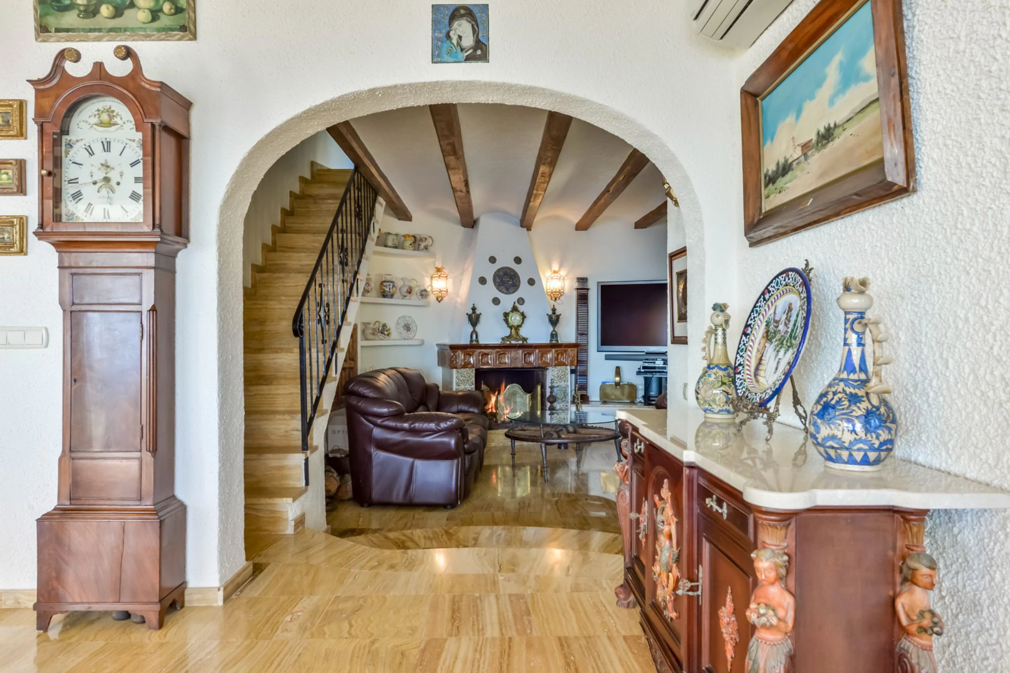 ELEGANCKA WILLA W STYLU HISZPAŃSKIM NA SPRZEDAŻ W ALTEA Z PANORAMICZNYM WIDOKIEM NA MORZE I APARTAMENTEM DLA GOŚCI W MASCARAT