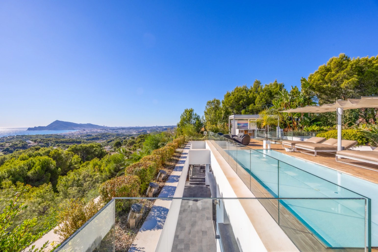 Exclusive Villa in Altea La Vella with a Roof deck and sea Views for sale
