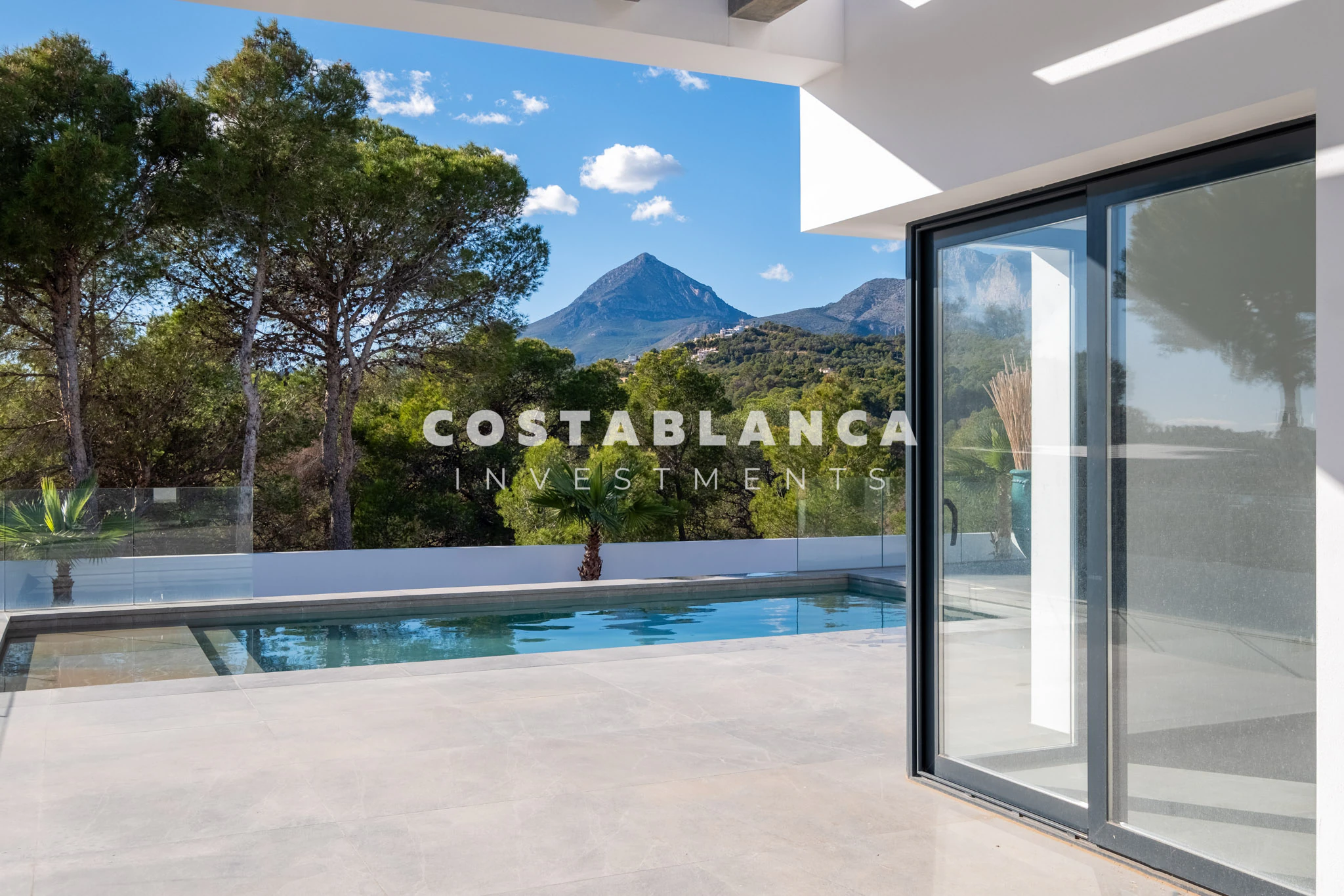 Neubau Moderne Villa in La Nucía mit Offenen Bergblick