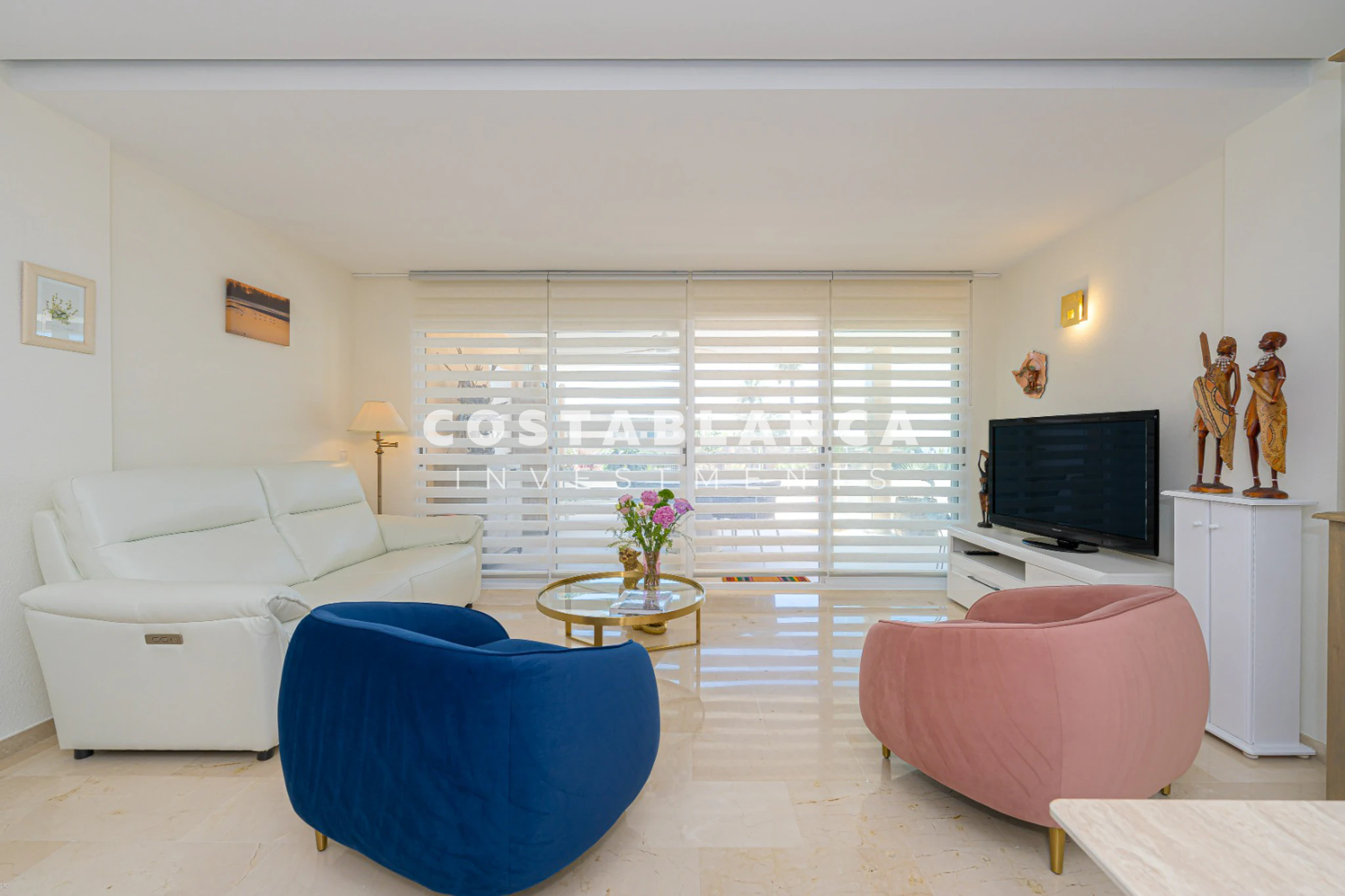 Amplio Apartamento Esquinero con Vistas al Mar y a la Montaña en Venta en Altea La Nova
