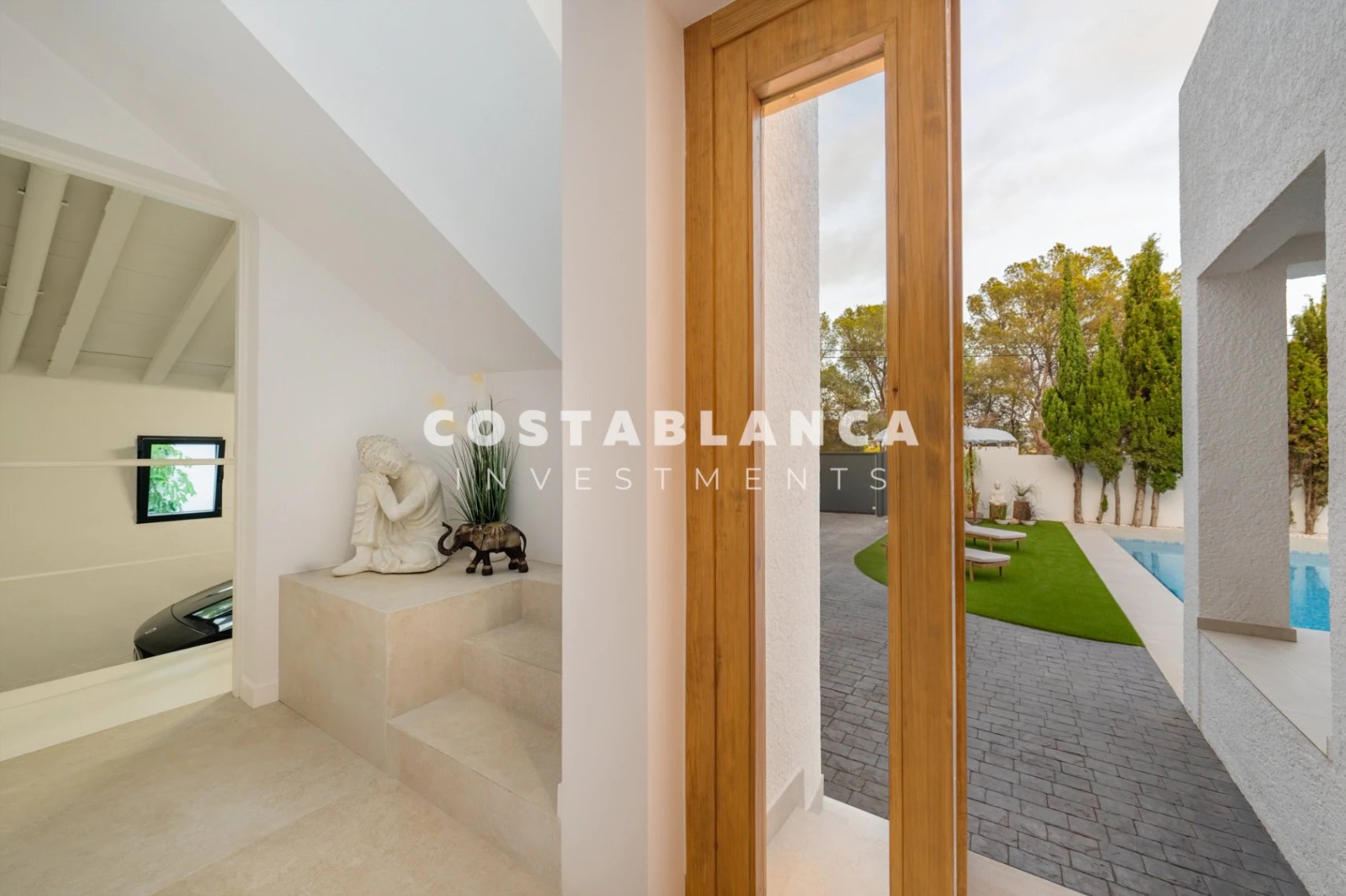 Moderne Ibiza Villa met Privé Zwembad en Dakterras in Altea