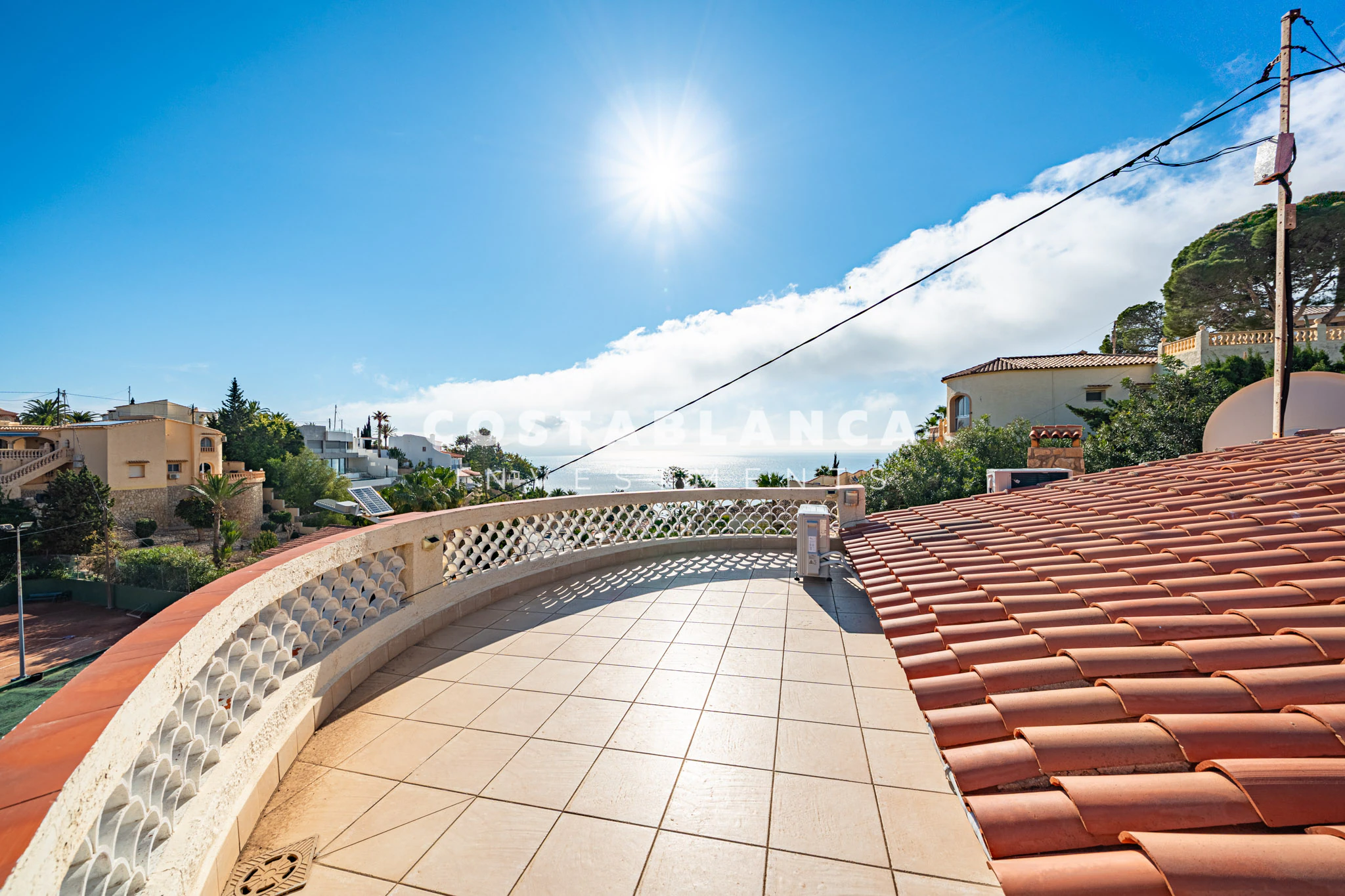 Villa Mediterránea con Vistas Icónicas al Peñón de Ifach y Piscina Privada en venta en Calpe.