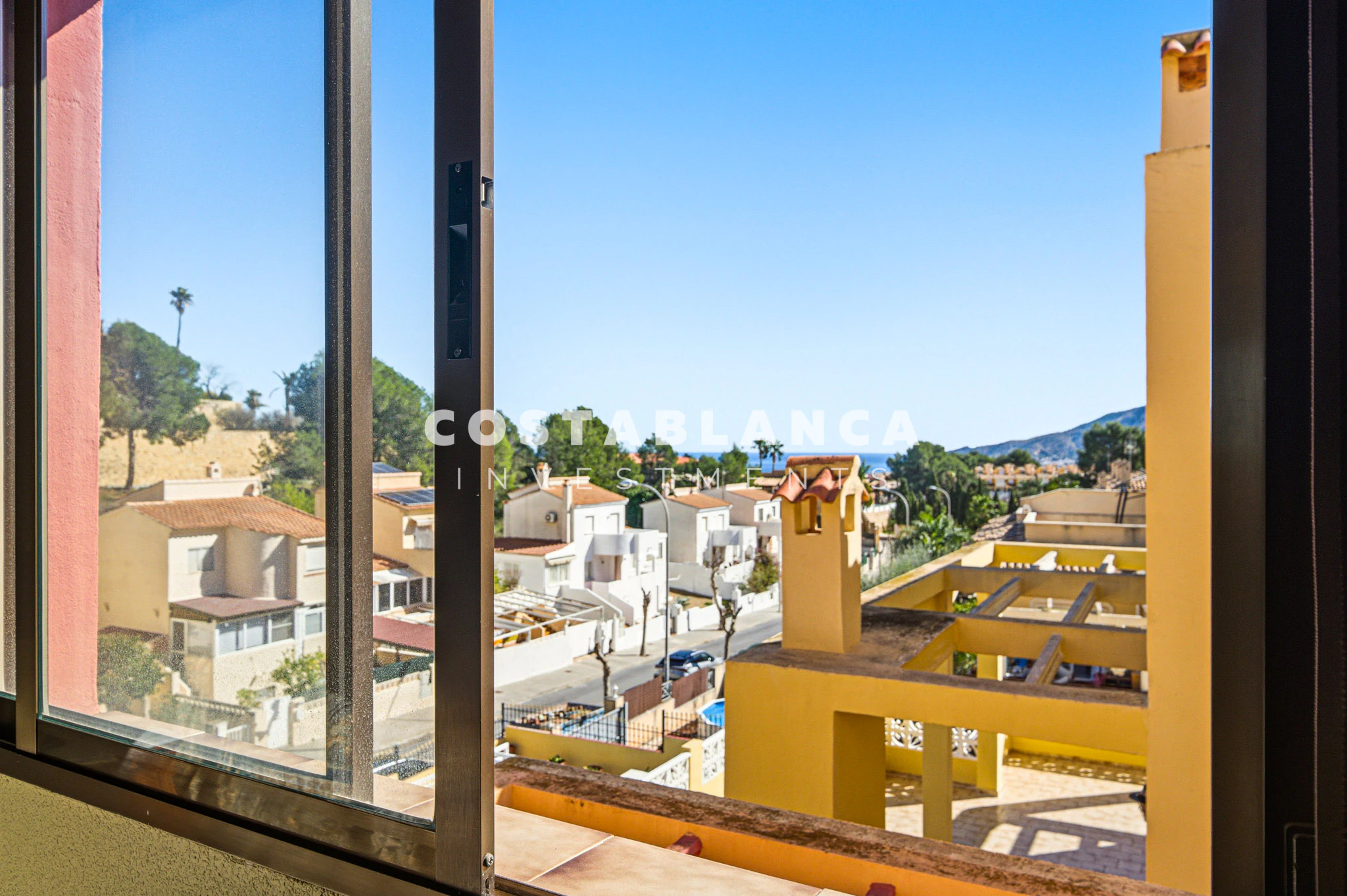 Large Family Home with Pool and Summer Kitchen for sale in La Nucía