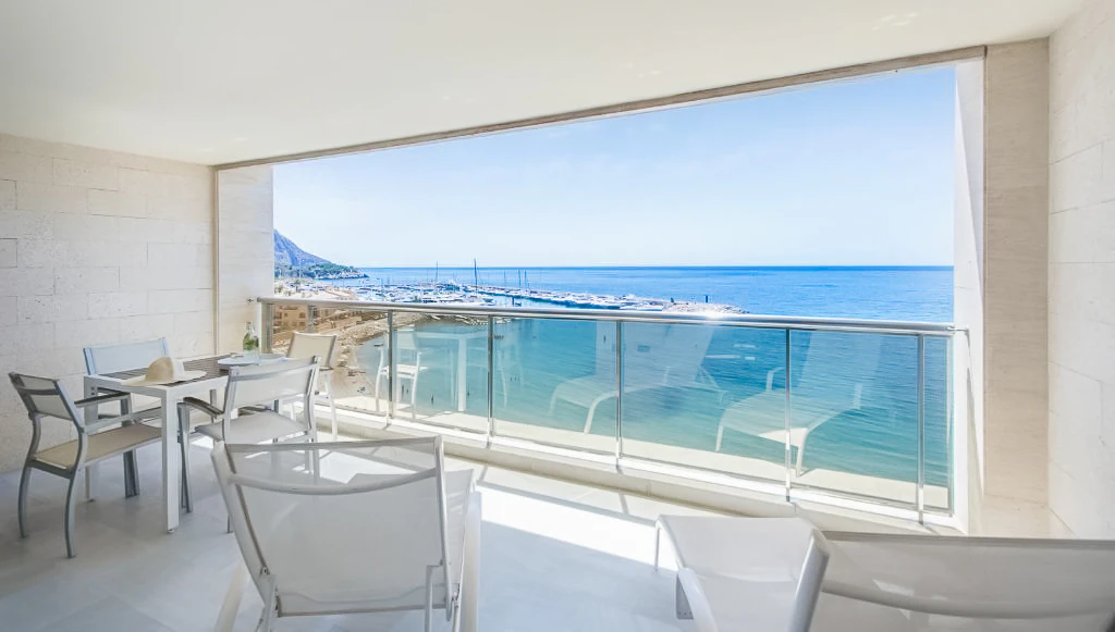 Apartamento en primera línea en Mascarat con licencia turística, Altea