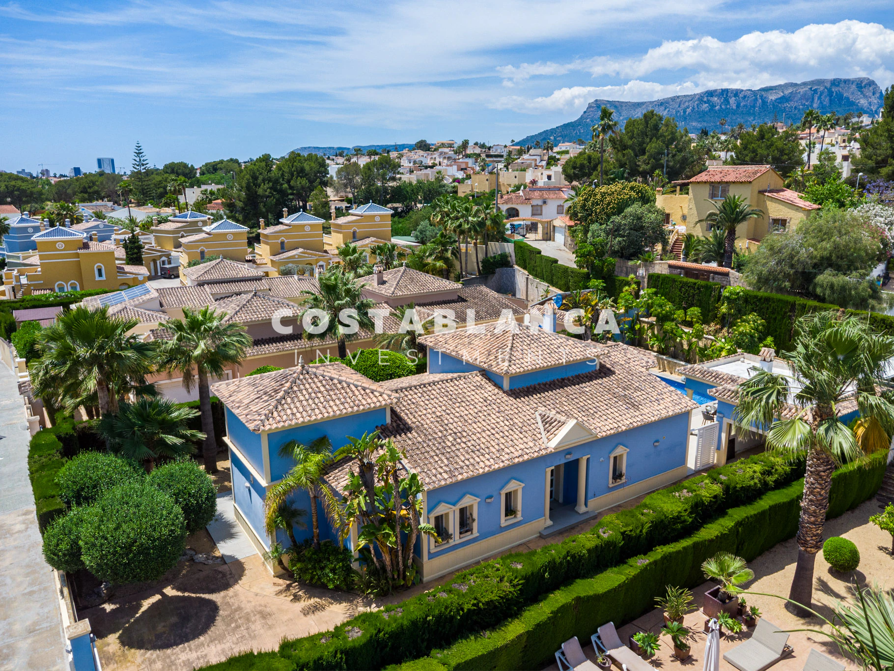 Hermosa Villa en Calpe con Piscina y vistas a la Montaña
