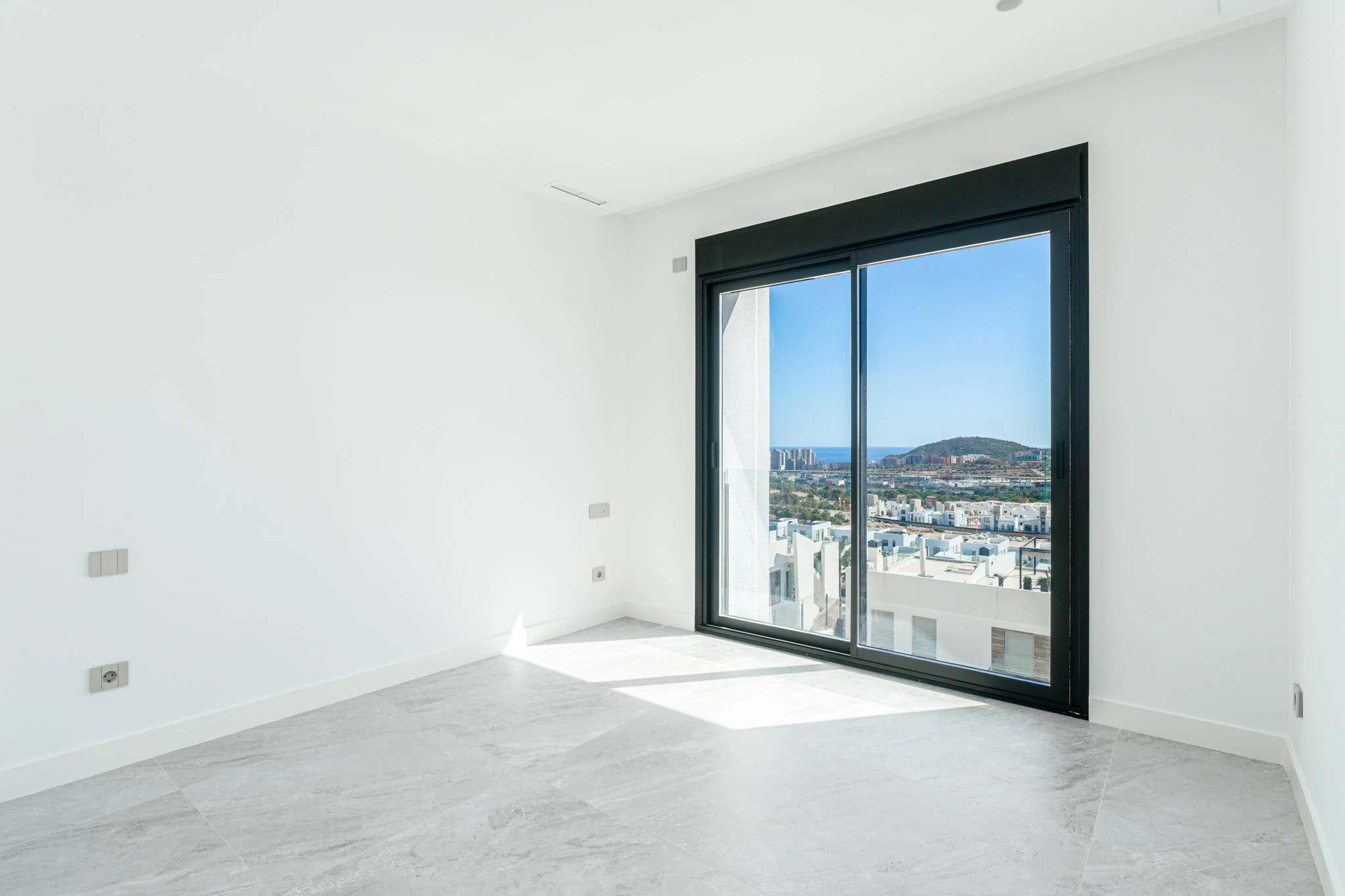 Neubau Moderne Villa zu verkaufen in Finestrat mit Meer- und Bergblick - Fertigstellungstermin: Dezember 2026