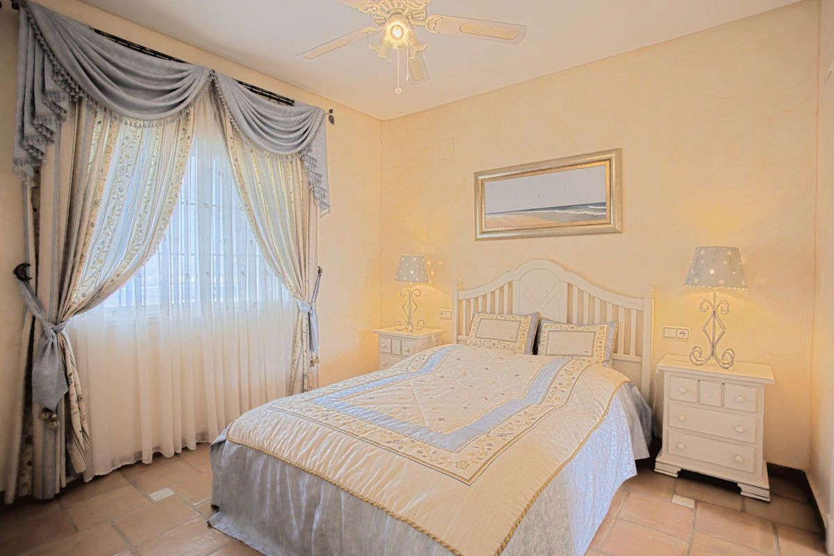 Panoramiczna Luksusowa Willa w La Nucia z Ponad 2,000 m² Elegancji