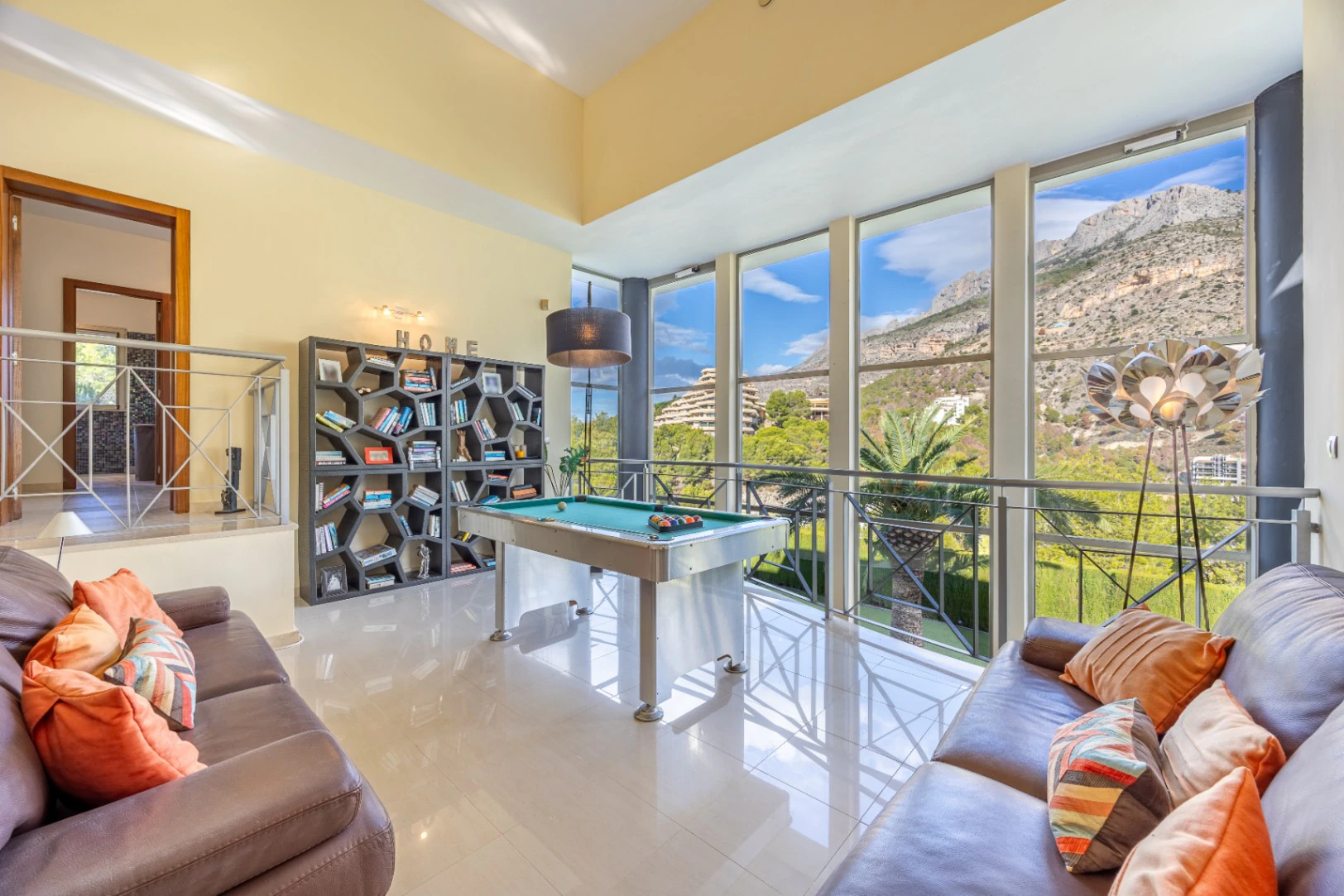 Stunning Villa with Mountain Views for Sale in Altea La Vella