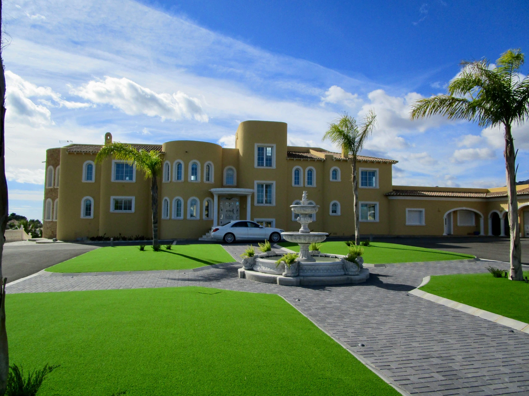 Panoramiczna Luksusowa Willa w La Nucia z Ponad 2,000 m² Elegancji